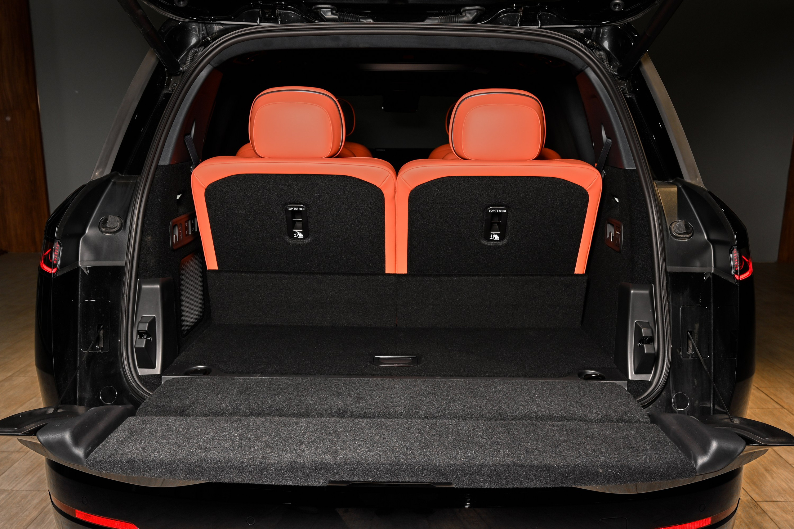 Автосалон Star Car. Автомобильный и интерьерный фотограф в Минске Александр Тагаев