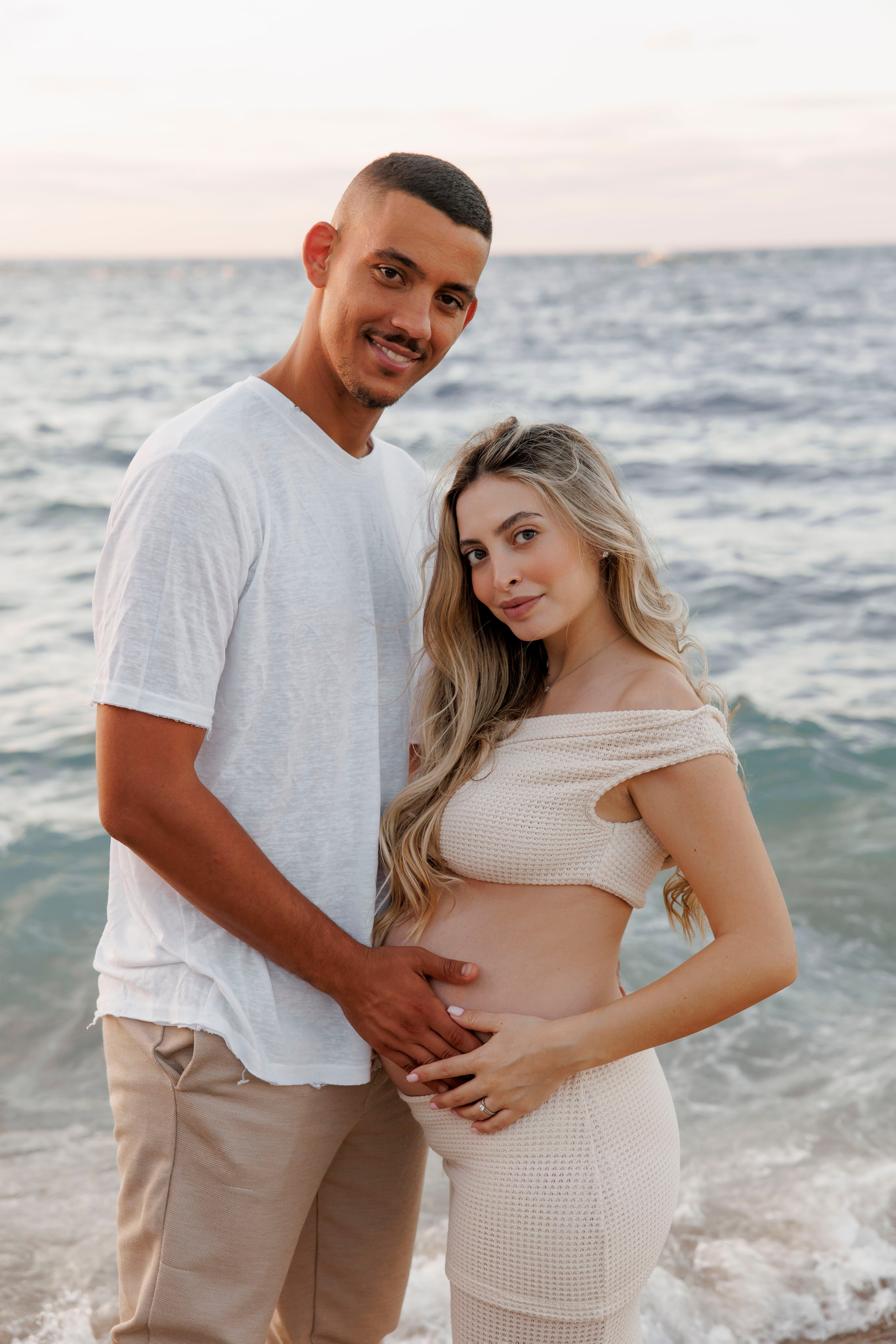 Pregnancy photoshoot near the sea. Wedding and family photographer