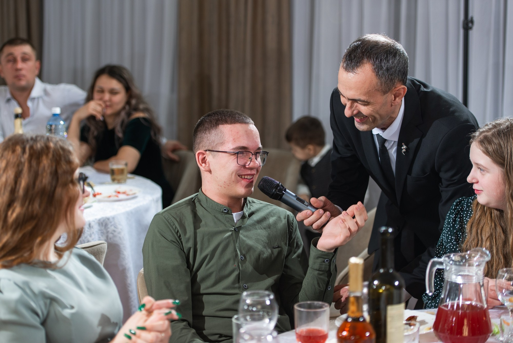 Студия и банкет. Свадебный и семейный фотограф в Омске Мормулев Михаил