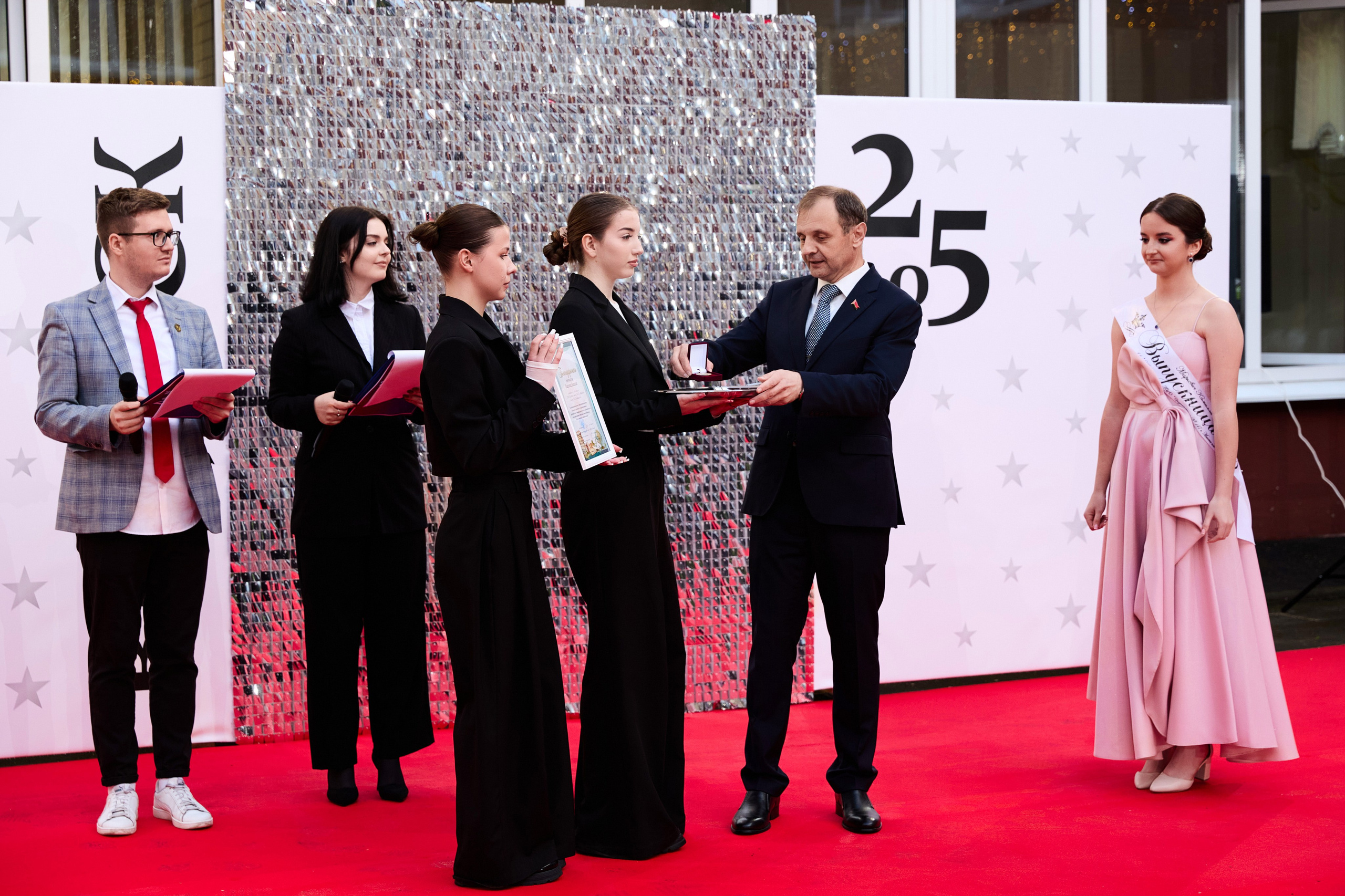 Выпускной 11 класс. Свадебная, репортажная фотосъемка и видеосъемка в Минске. Илья и Юлия Ширмановы. Фотограф | Видеограф | Минск