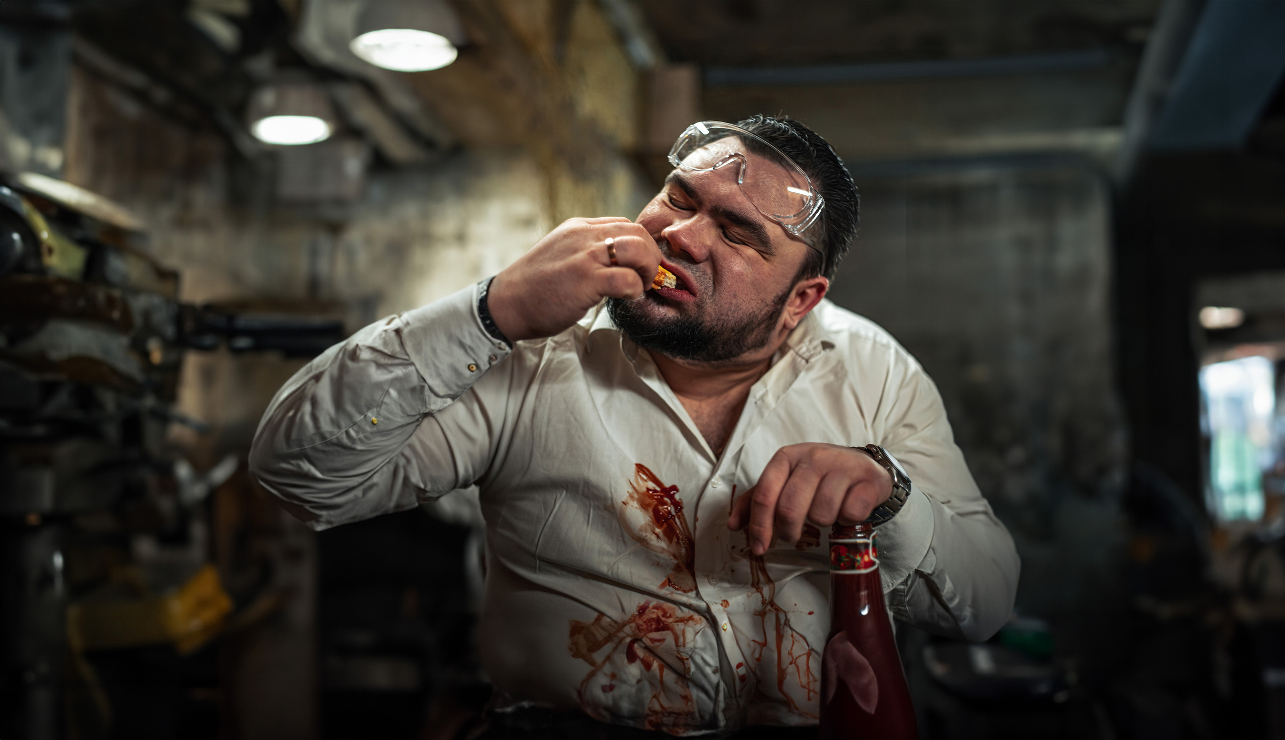 Фотосессия в образе неопрятного рабочего в автомастерской. Бизнес фото. Бизнес фотограф Ижевск — Назаров Роман