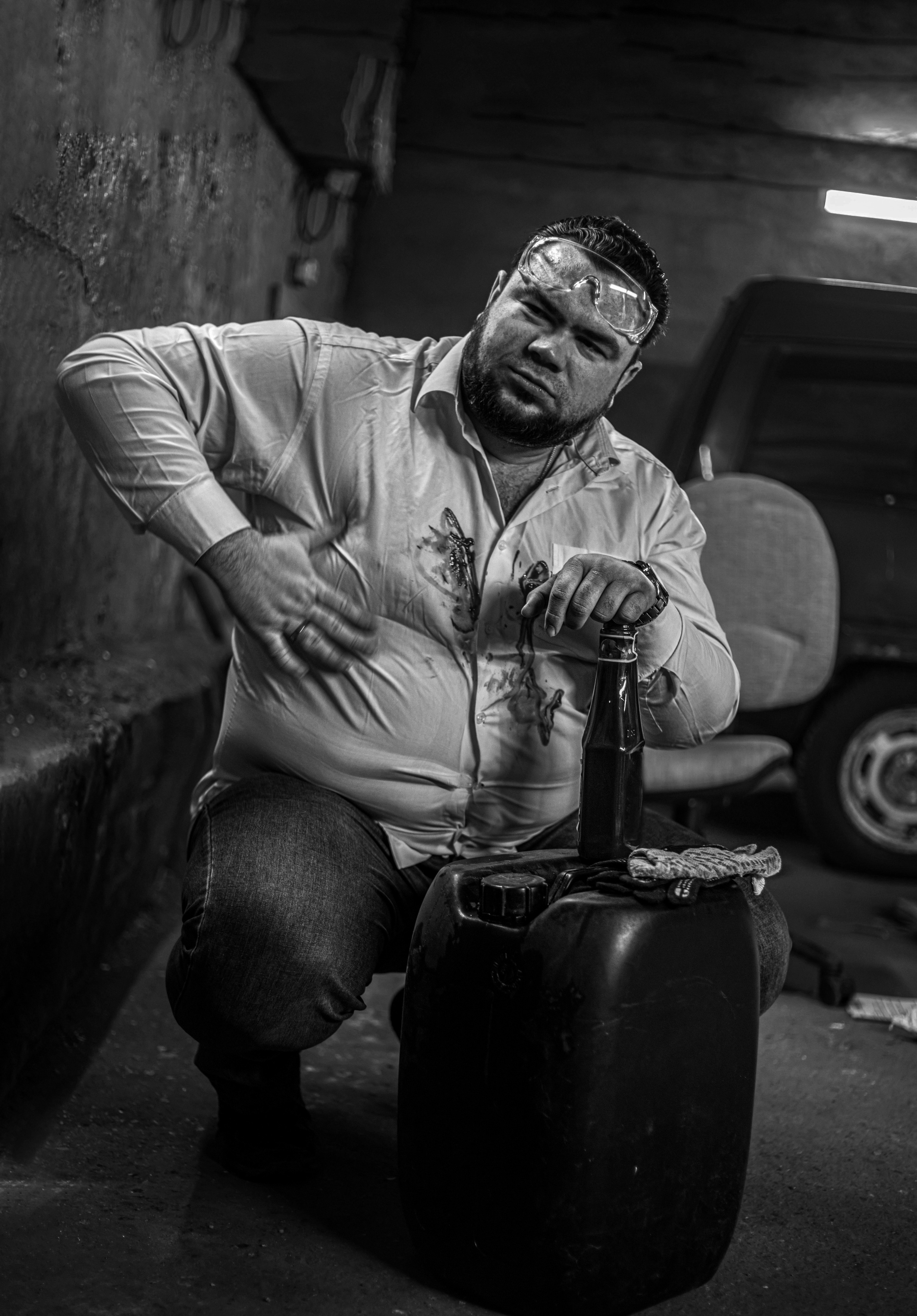 Фотосессия в образе неопрятного рабочего в автомастерской. Бизнес фото. Бизнес фотограф Ижевск — Назаров Роман