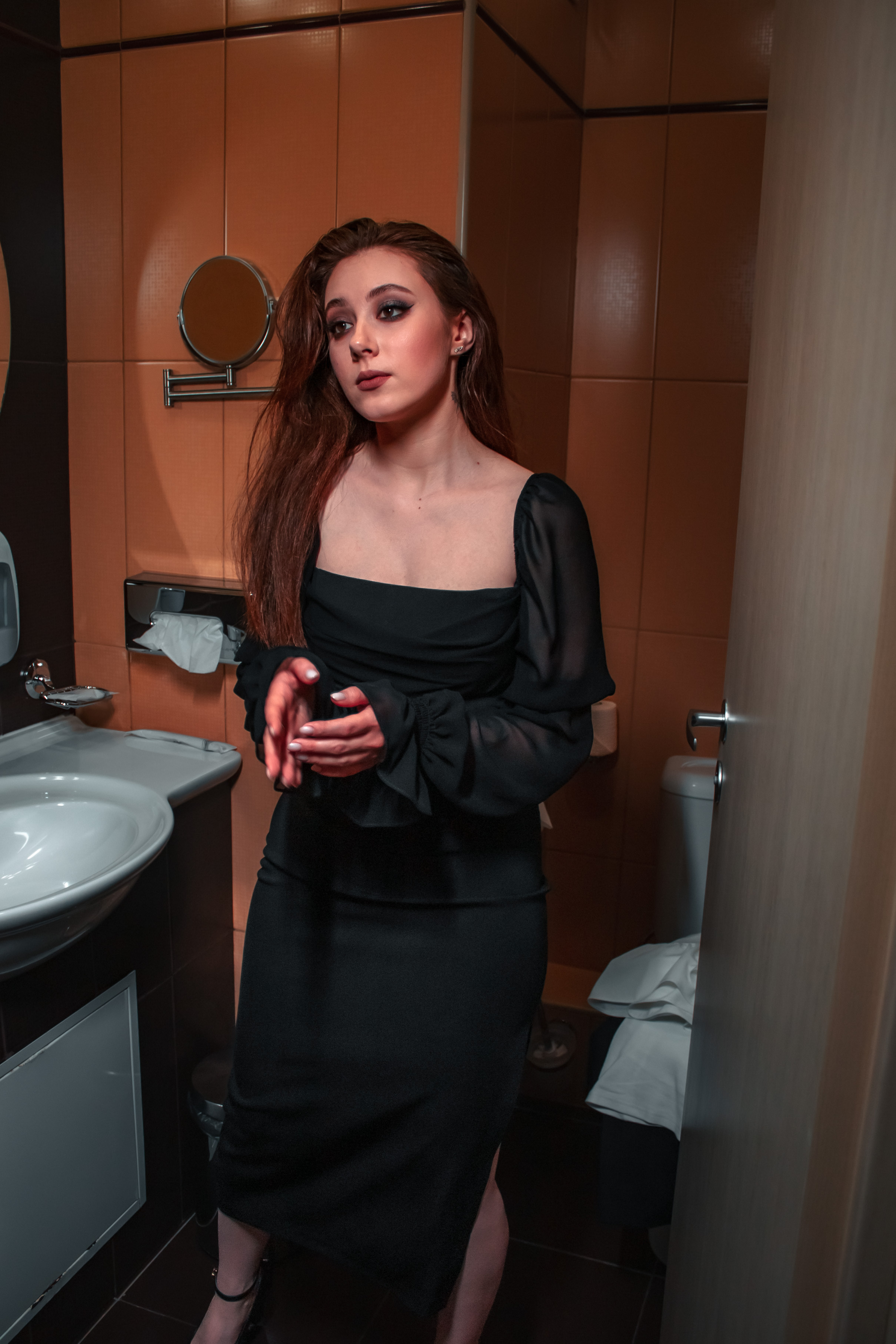 Фотосессия девушки в уборной в Ижевске. Бизнес фотограф Ижевск — Назаров Роман
