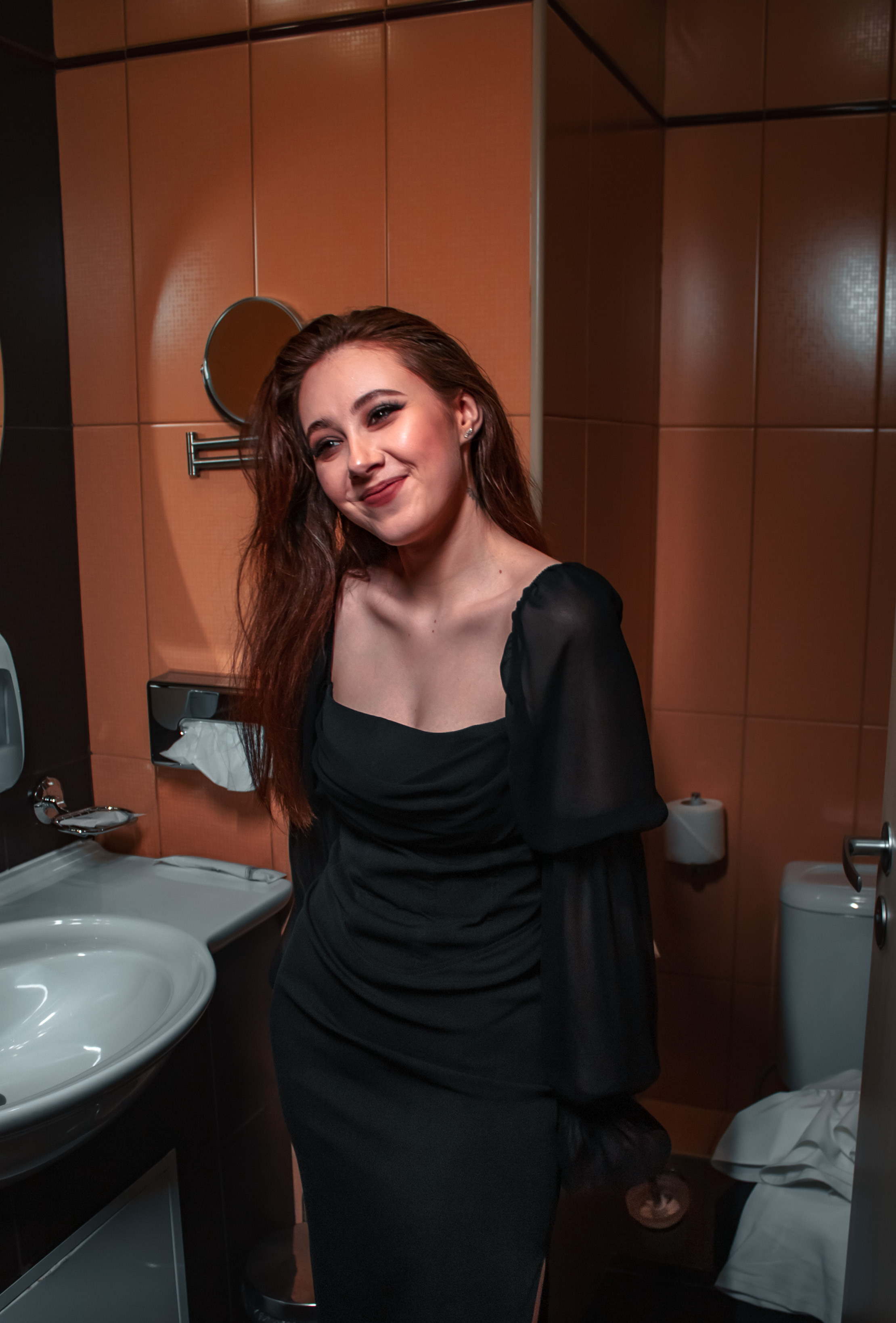 Фотосессия девушки в уборной в Ижевске. Бизнес фотограф Ижевск — Назаров Роман