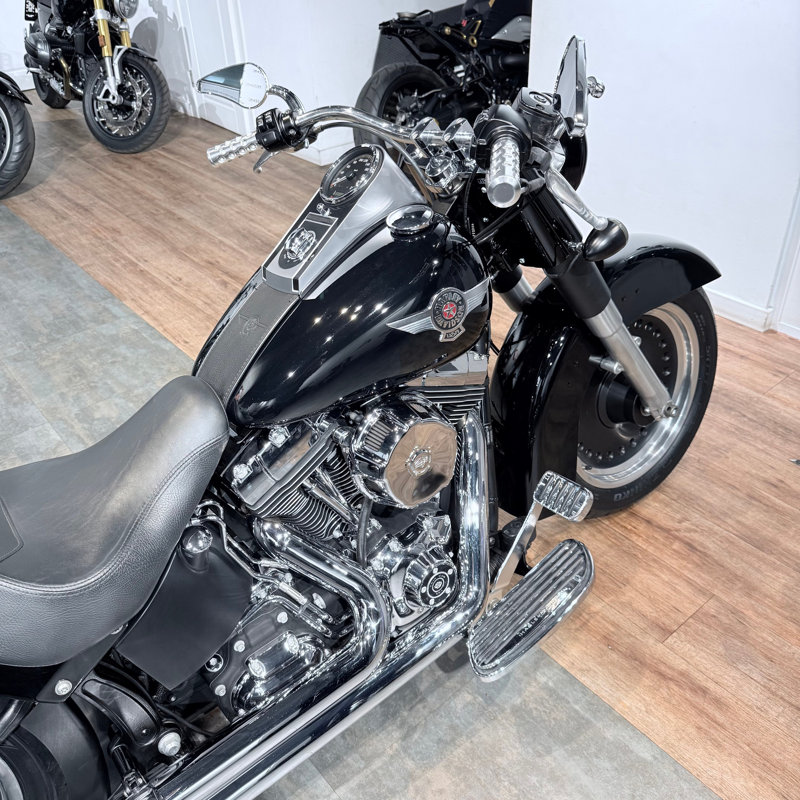 2011 Fat Boy АВS Vivd Вlаck Vanсе & Hinеs. Hello Davidson, Москва. Только хорошие мотоциклы…