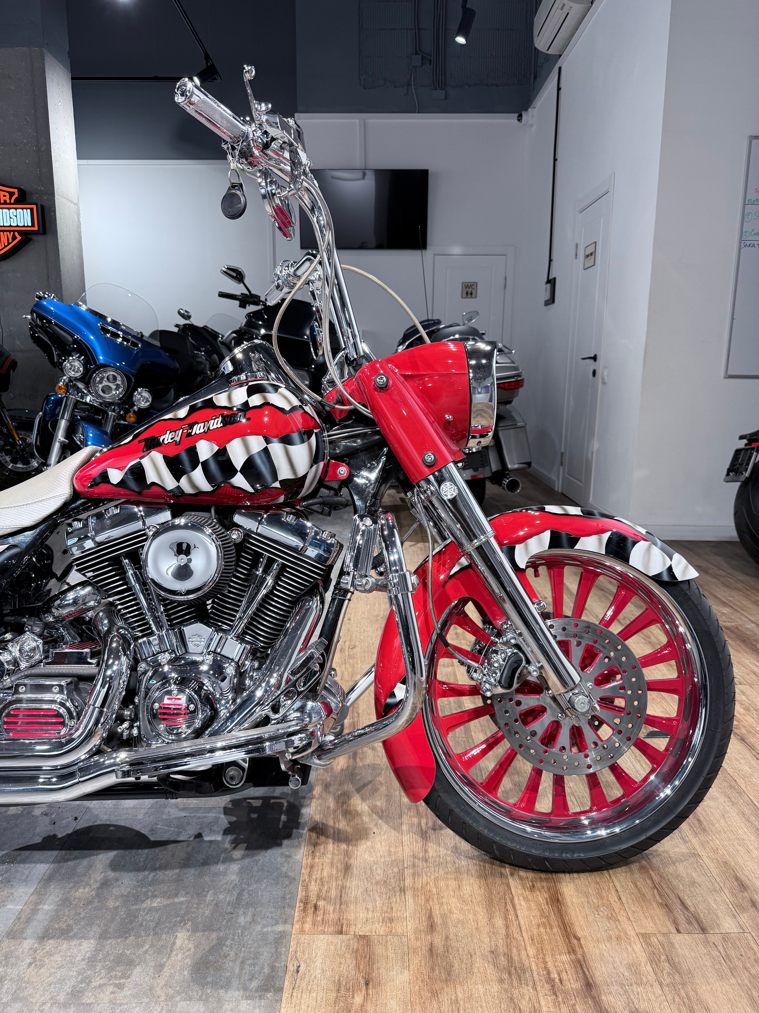 Road King (Elvis Presley). Hello Davidson, Москва. Только хорошие мотоциклы…