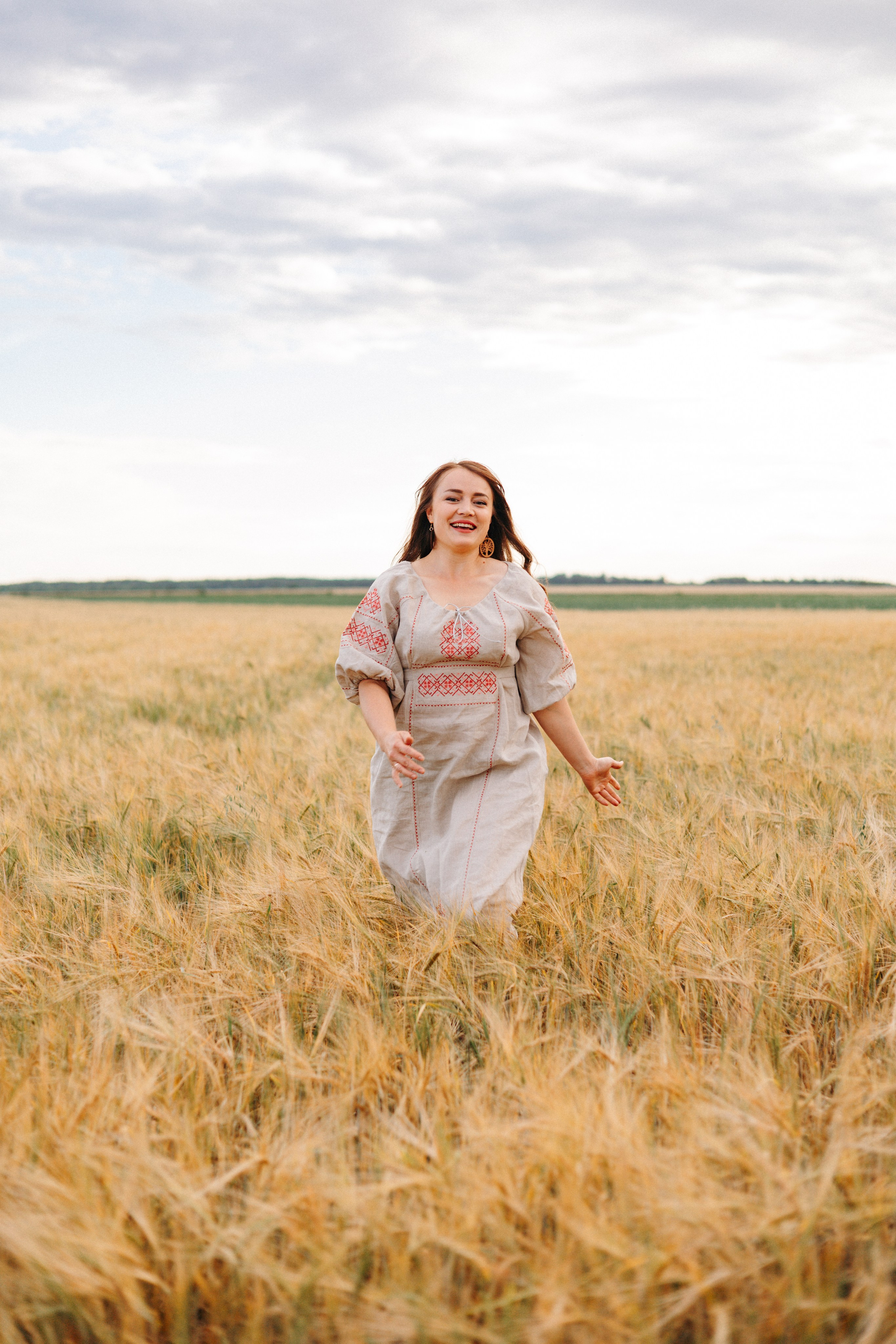 Оксана в пшеничном поле. Ваш фотограф