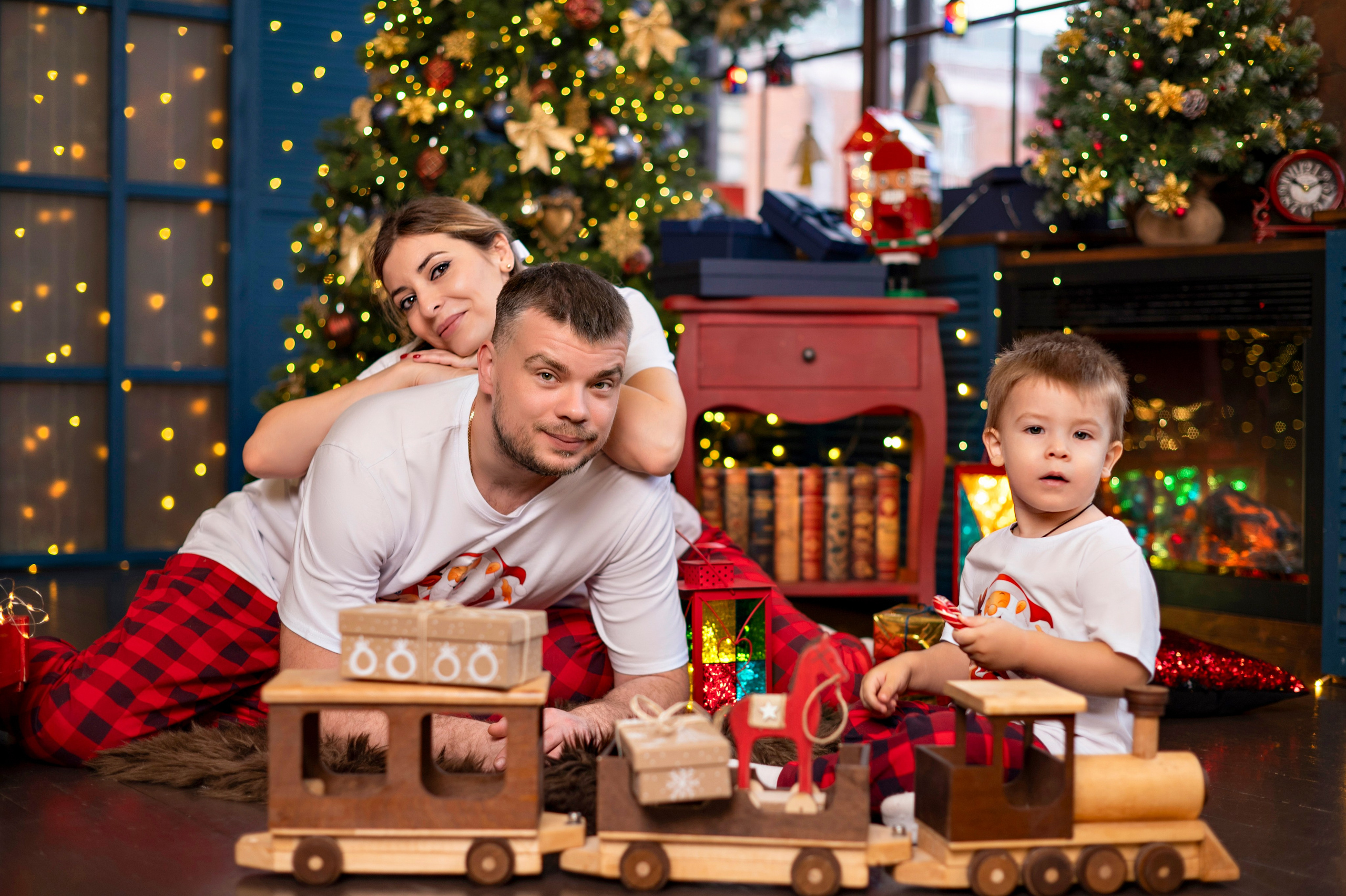 Семейная фотосессия студия Леонардо. Детский и семейный фотограф г. Москва Оксана Катаджи