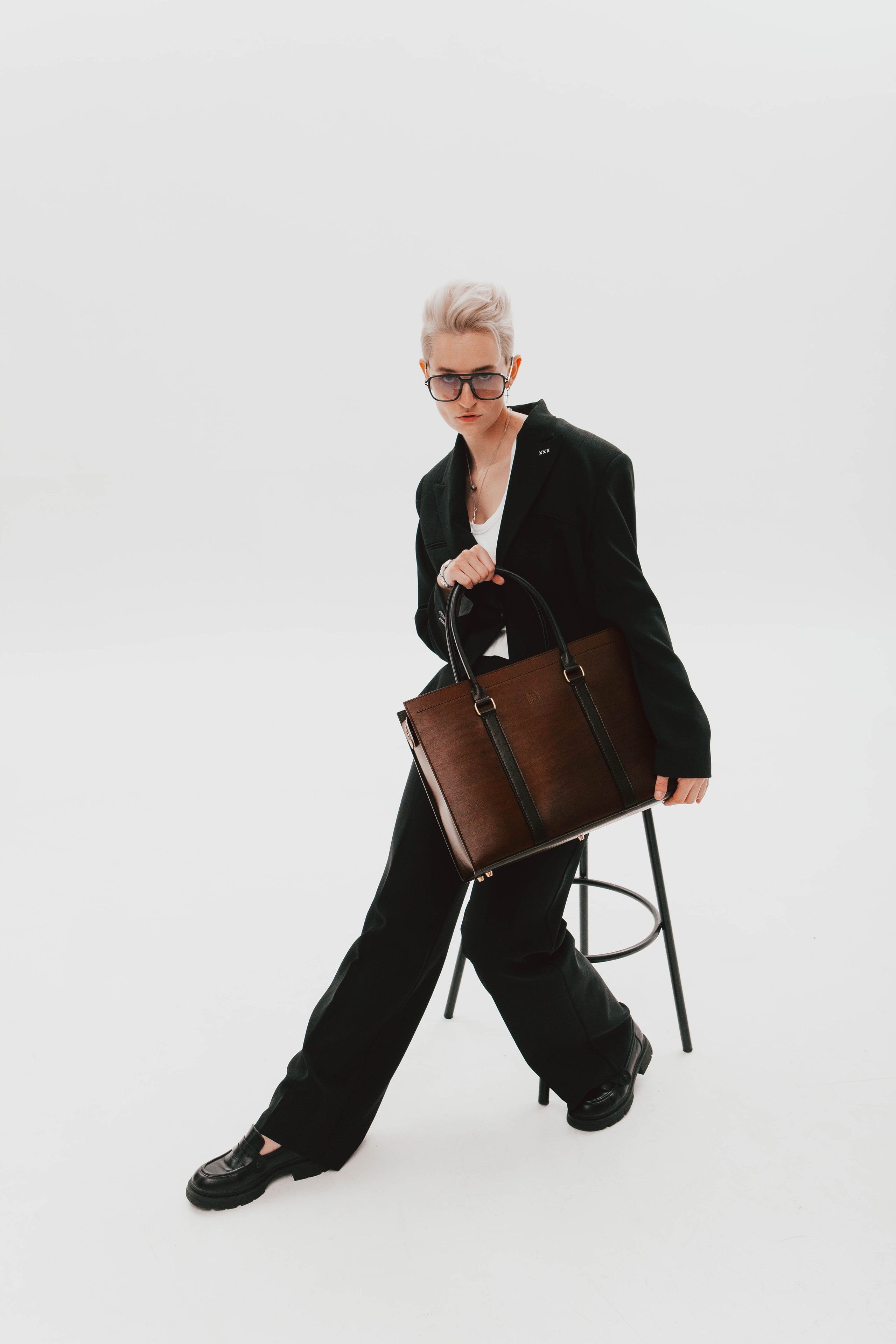 Анна Гречаная и изделие Дана Настаса 💼. Фотограф Ольга Крукле