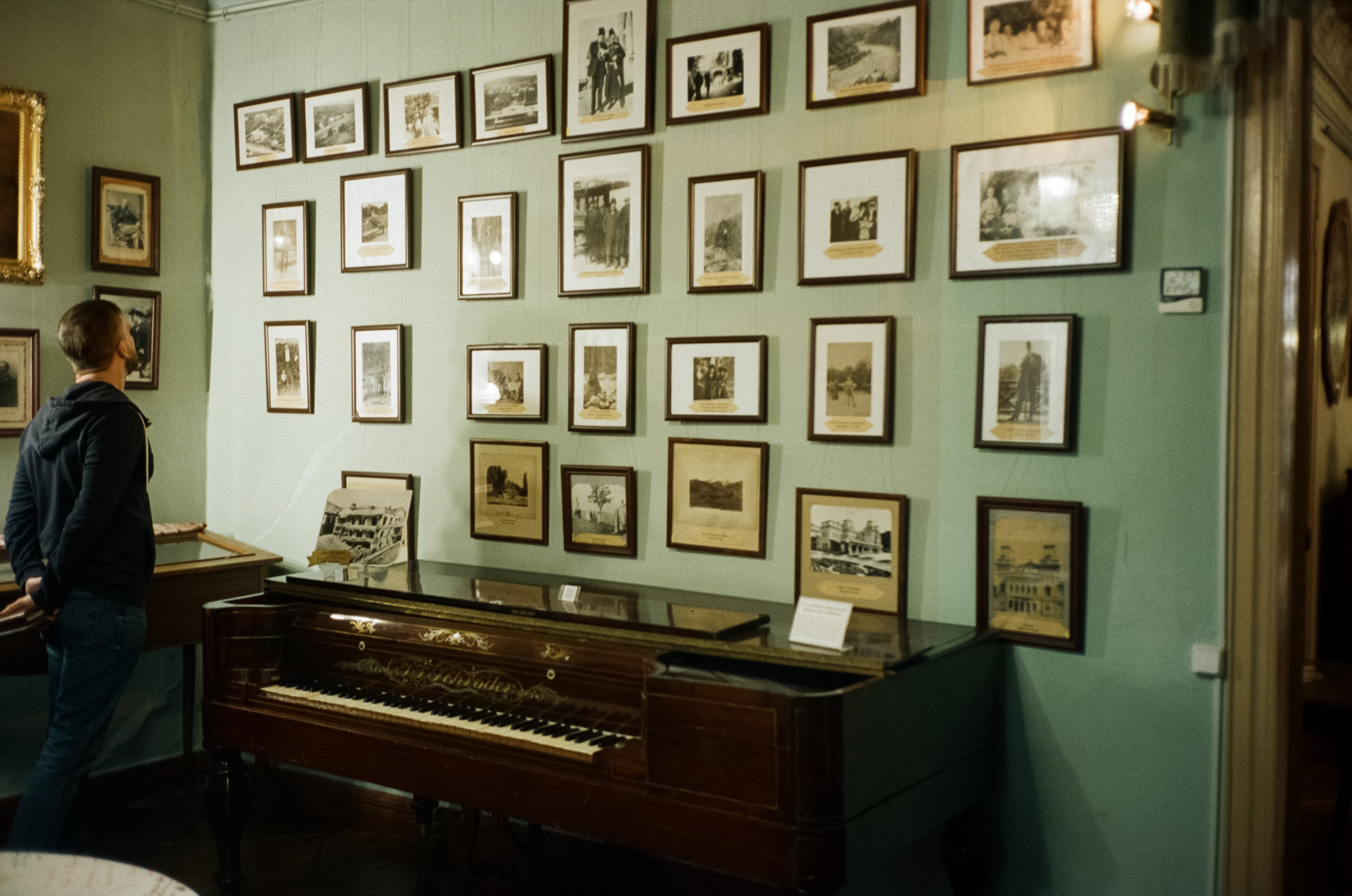 Дача Шаляпина. Прогулка по парку и цветочный календарь 1 мая. Фотограф-документалист Мария Осокина