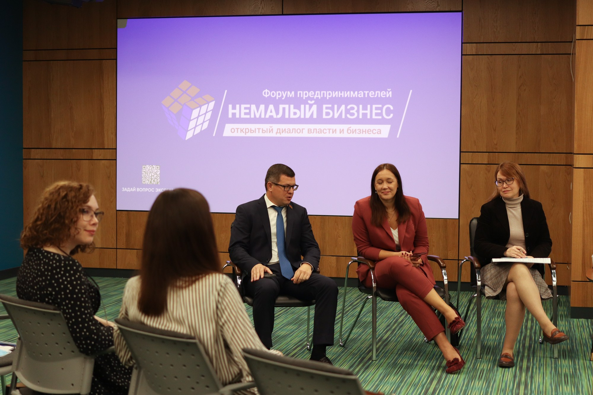 Бизнес-форум «Немалый бизнес». Репортажный, промышленный и маркетплейс-фотограф Дмитрий Чернат