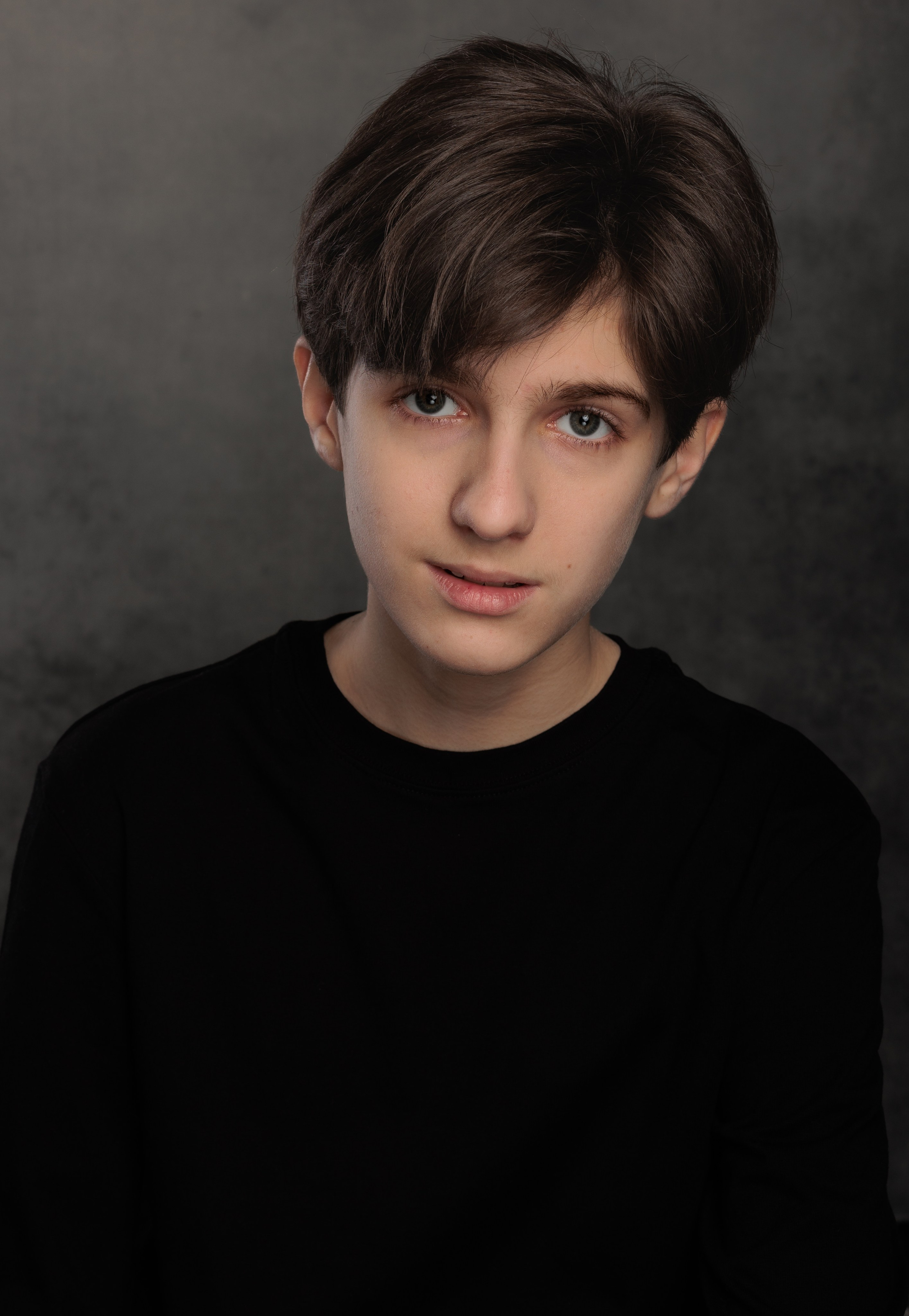 АРТЕМ. Я фотограф из Москвы к Вашим услугам