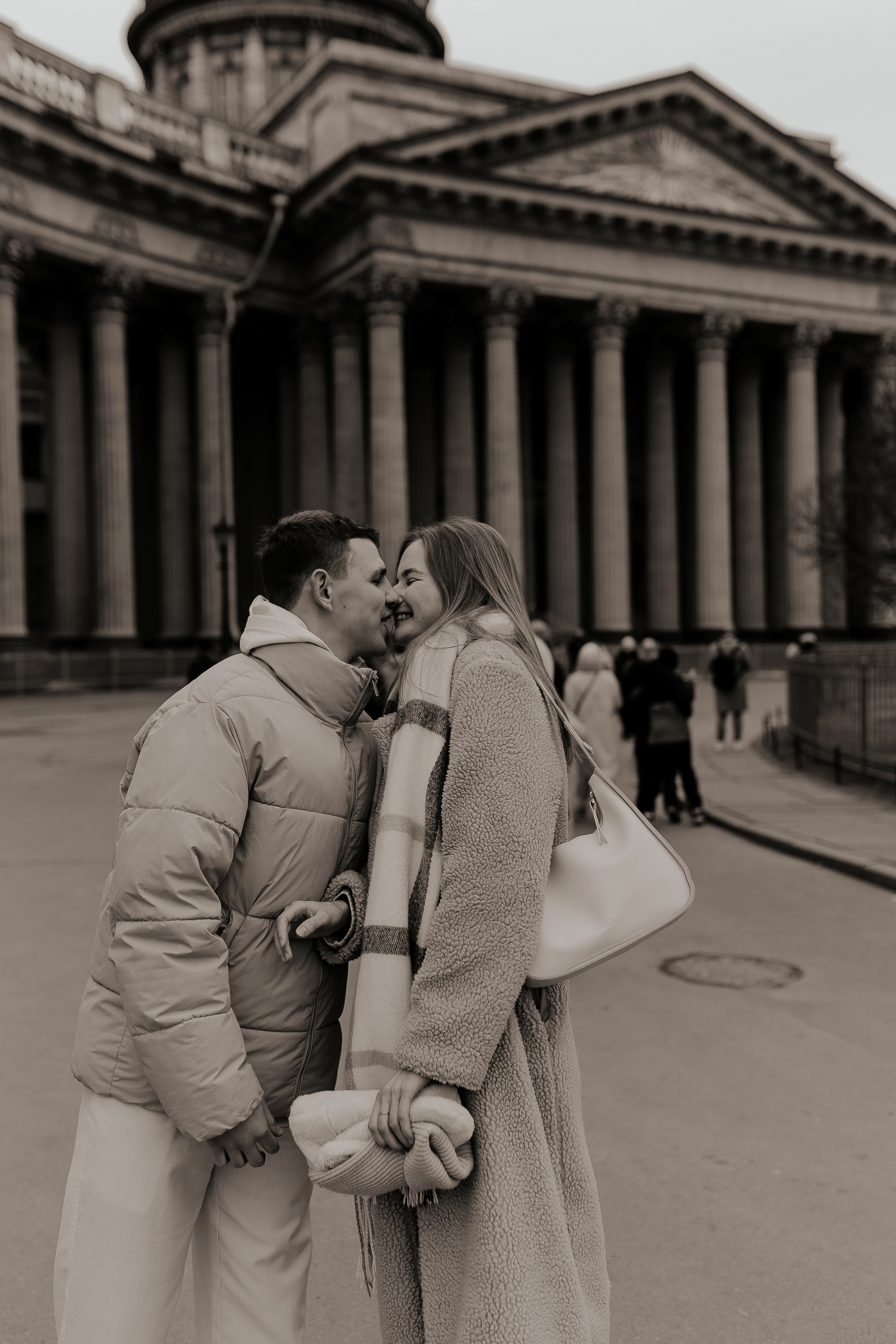 Лавстори у Казанского собора. Фотограф в Санкт-Петербурге Лиза Семченкова