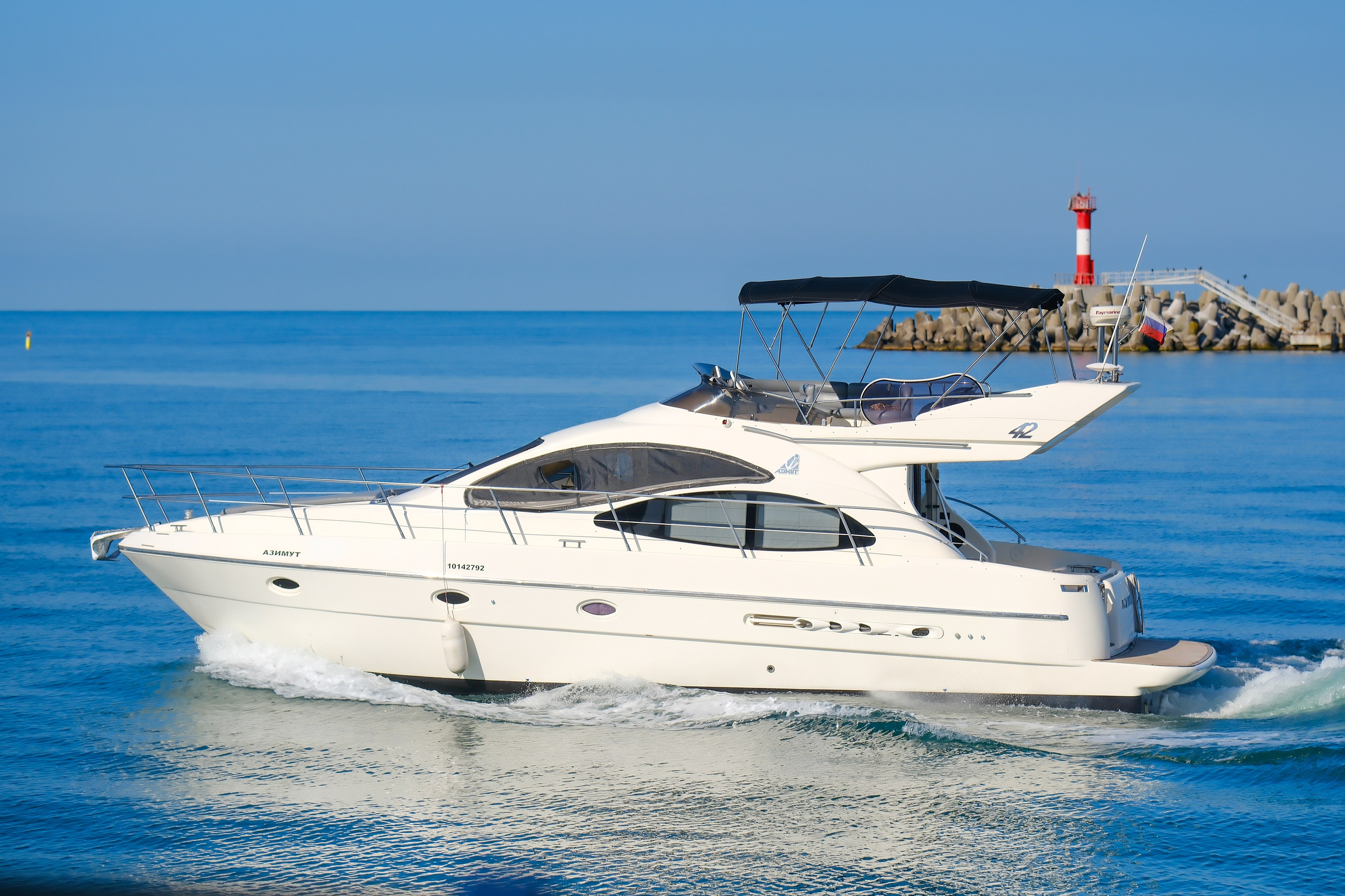 Яхта Азимут 42 Аренда Яхты в Сочи Яхтанаморе YACHTNAMORE YACHTANAMORE