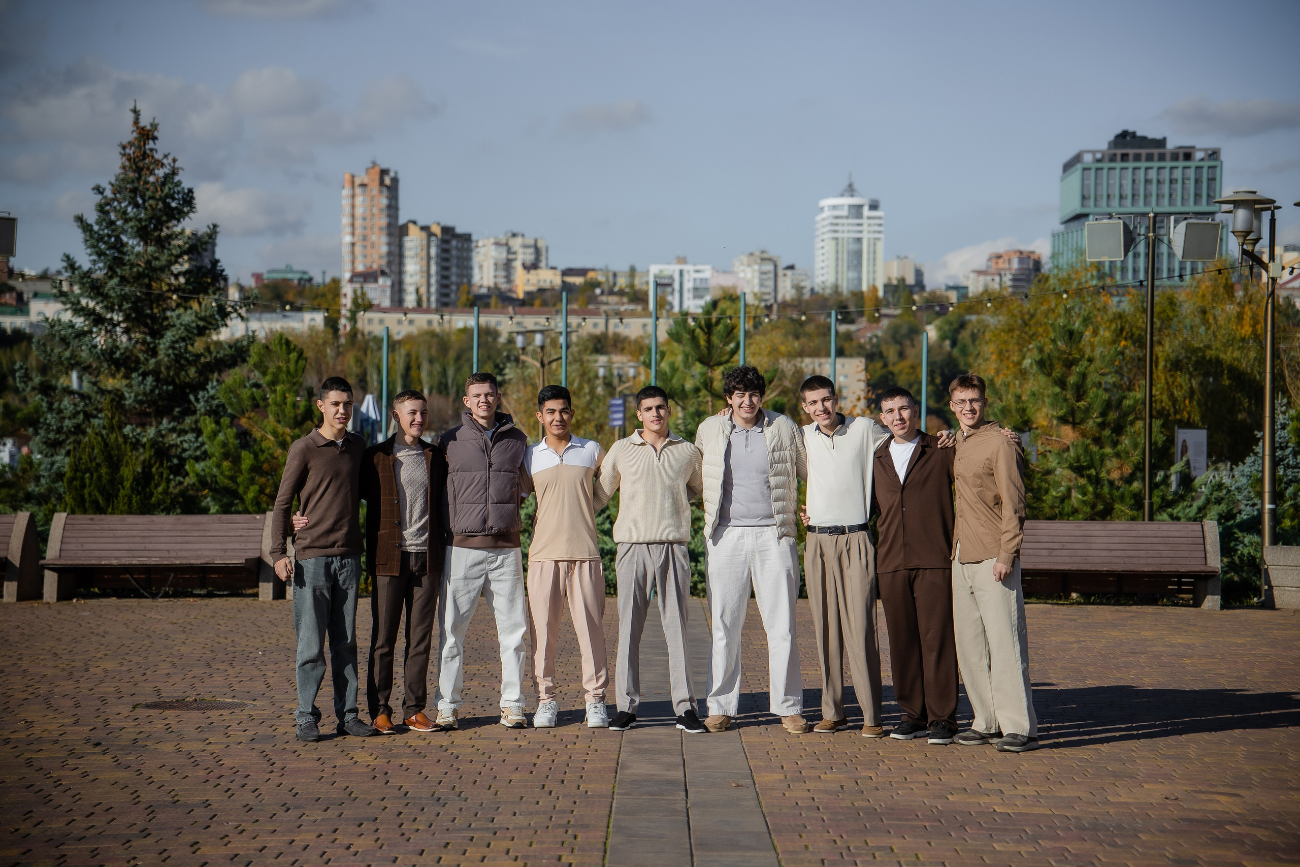 Фотосессия ШКОЛА 12 КРАСНЫЙ КРЫМ КЛАСС 11А Выпуск 2026. Современные Выпускные Альбомы в Ростове-на-Дону