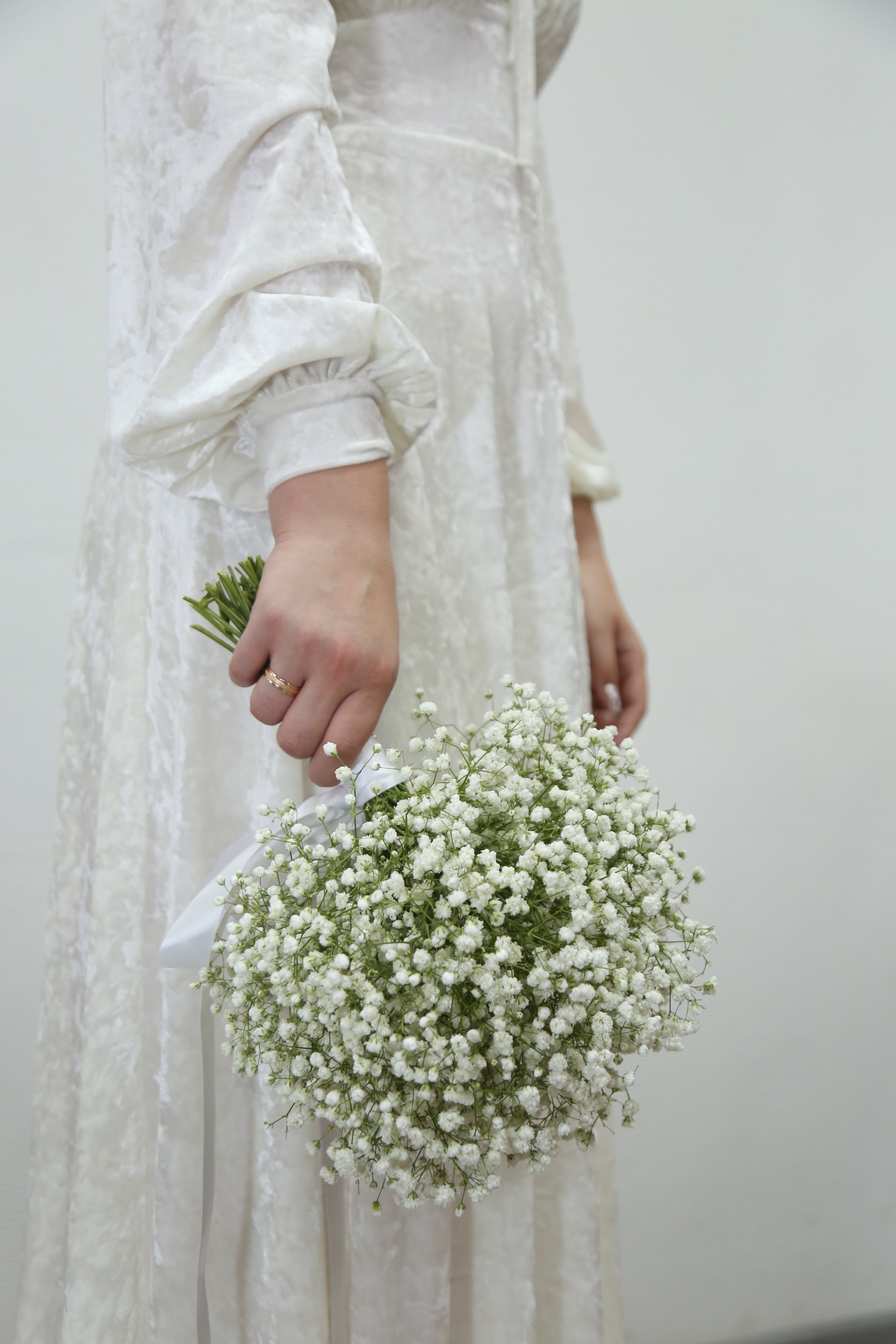 МФЦ свадебная фотосессия в Москве в августе для Романа и Марии. Фотосессия в студии в Москве от профессионального фотографа услуги по доступным ценам