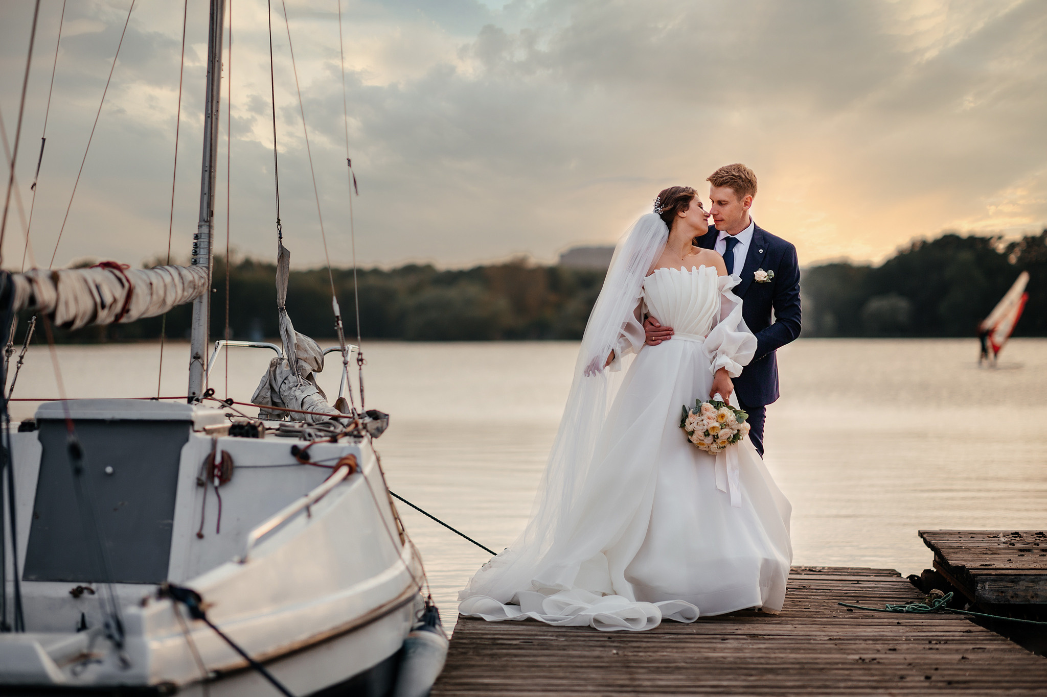 Свадьба на берегу озера