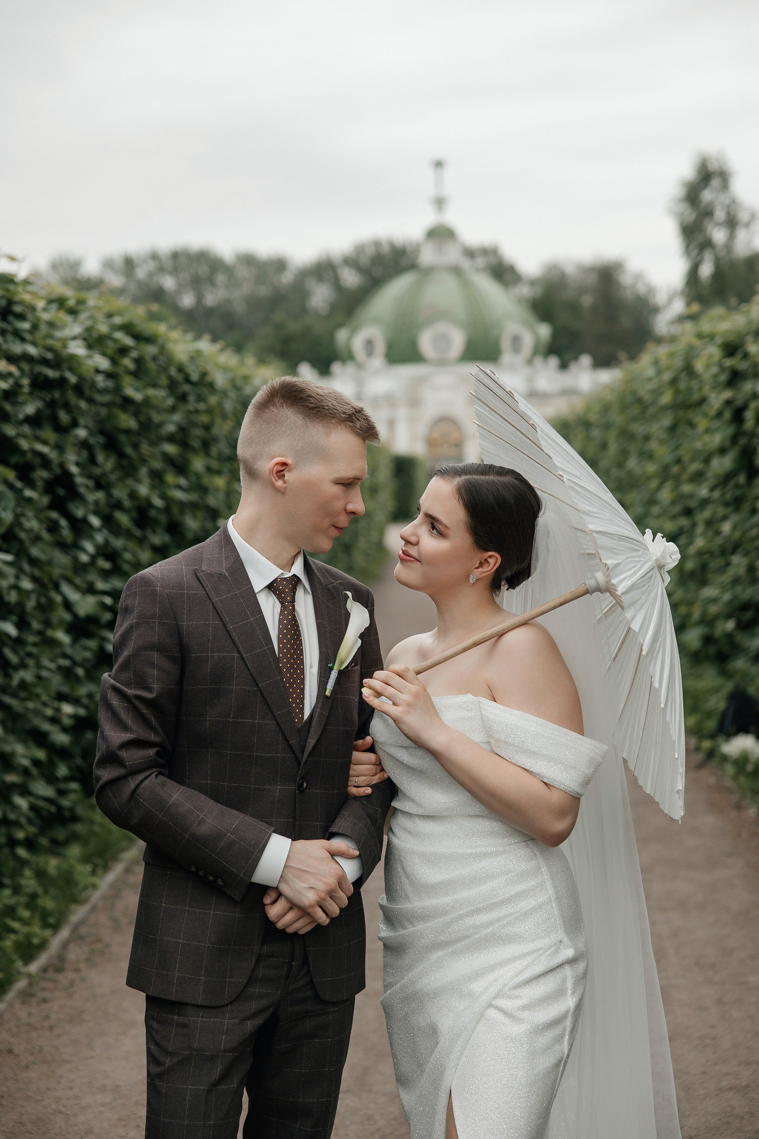 Свадебная фотосессия в Усадьбе Кусково. Свадебный фотограф в Москве Дарья Олендарёва