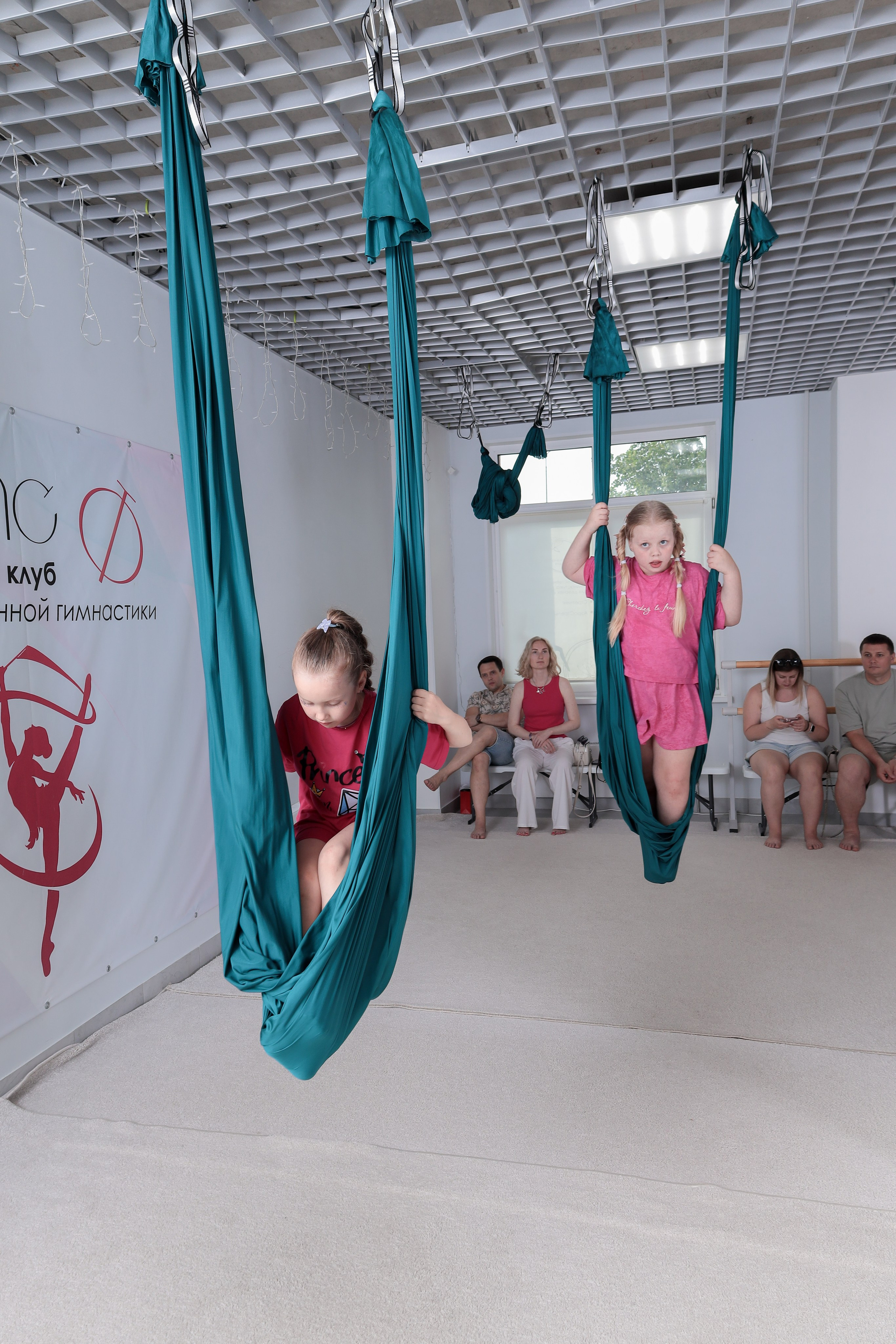 Детская аэройога. Фотограф Надршина Лилия