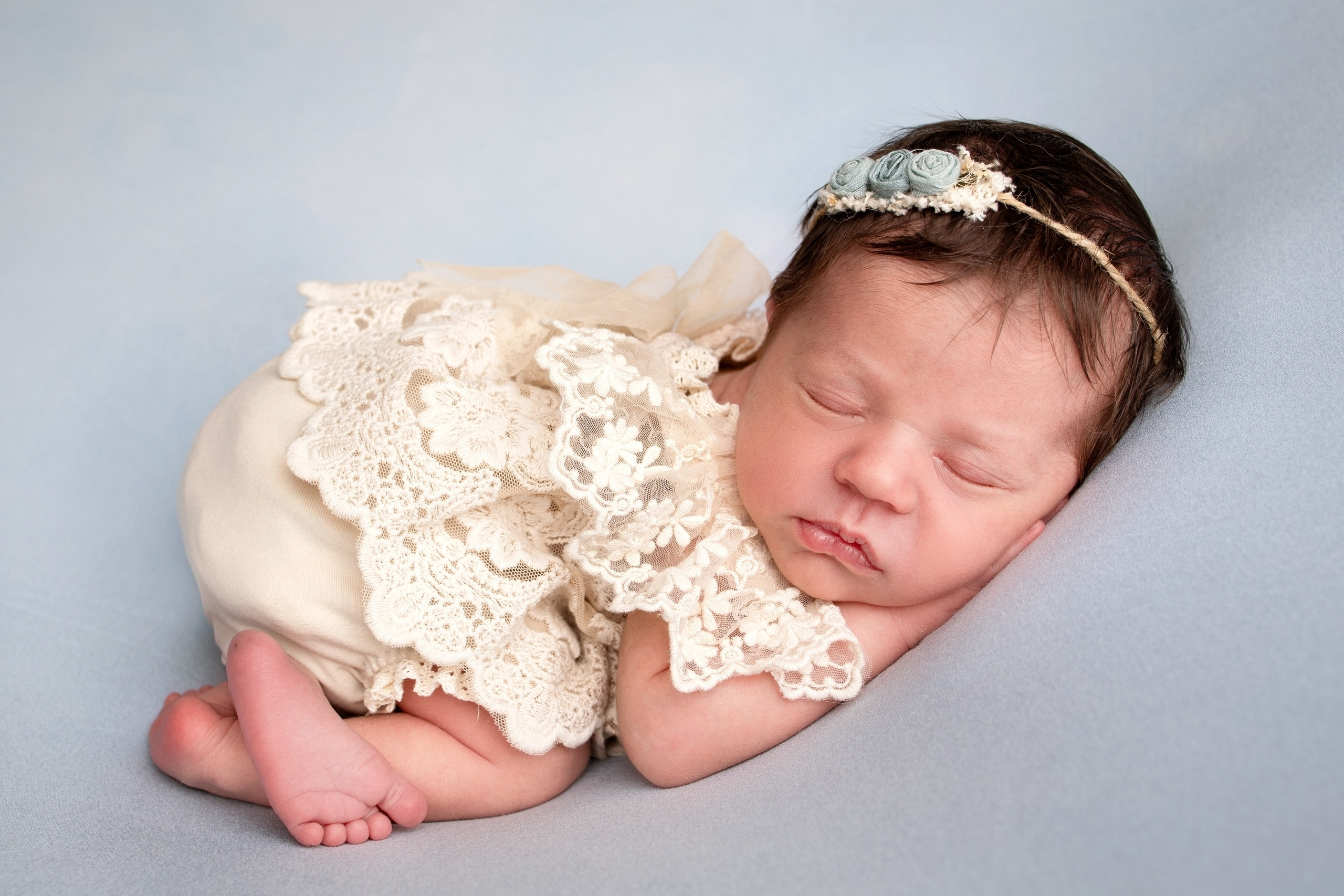 Нежная и милая фотосессия первых дней жизни Вашего ребенка в Минске. Фотограф новорождённых Минск — стоимость newborn фотосессии в Минске