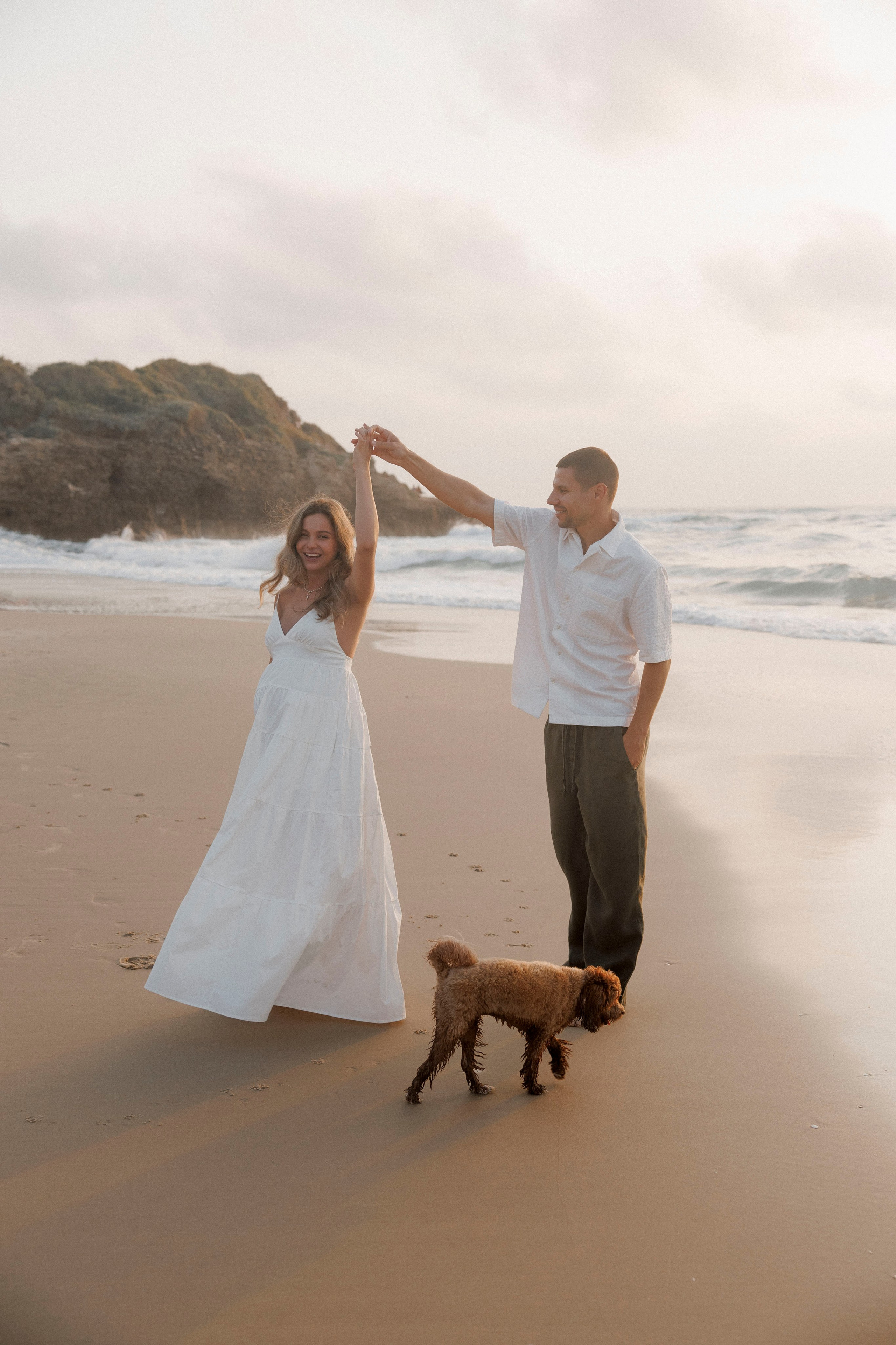 Pregnancy photoshoot near the sea (cloudy weather). Главная