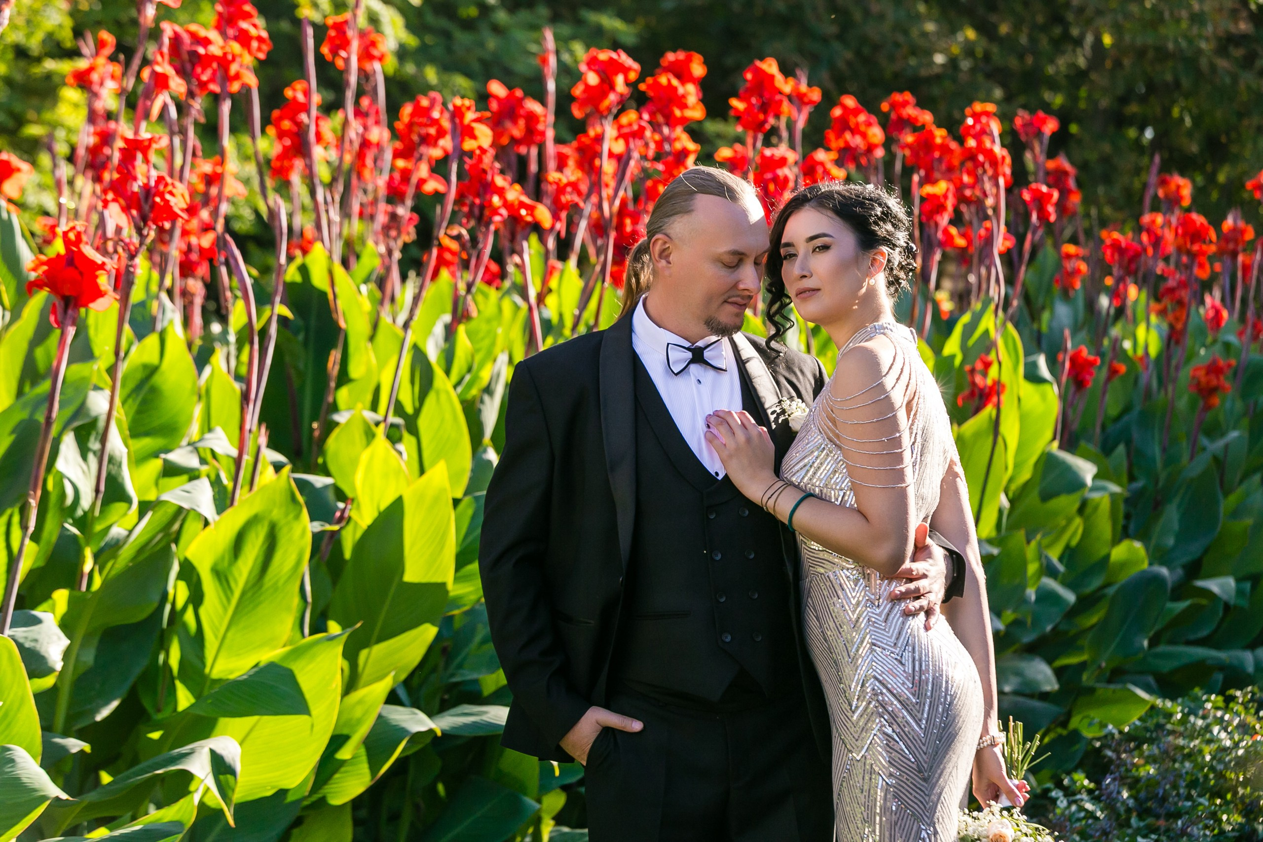 Ксения и Александр: поженились и погуляли в парке санатория Горная поляна. Событийный фотограф Максим Бескоровайновнов