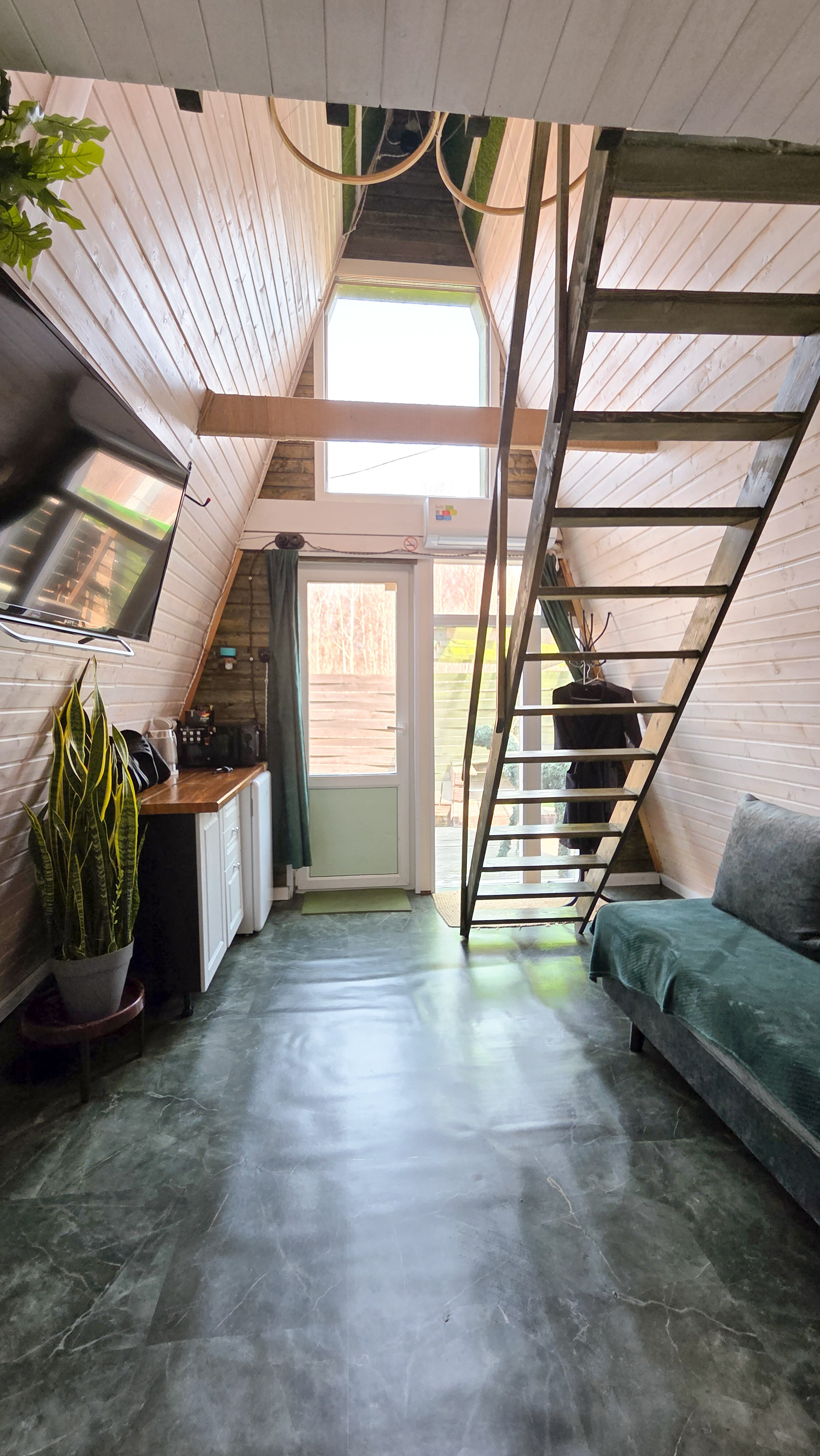 ФОТО Гостевой мини дом. Вгости. Посуточная аренда дома во Владивостоке, баня с чаном. Теплый бассейн, геокупол. Аренда дома во Владивостоке, Надеждинском районе