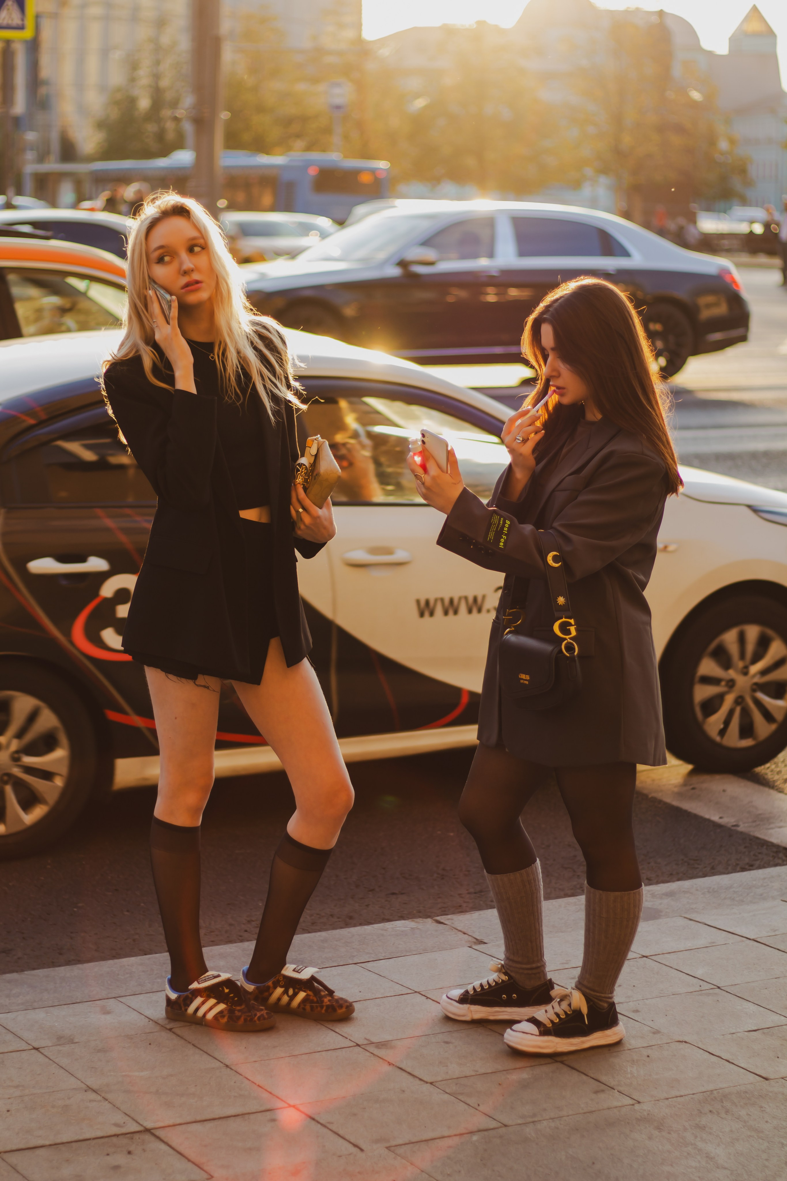 Уличная съемка — Стефани и Валерия. Портретный фотограф в Орле. Готовые фото за 3 дня! Помощь в позировании. Советы по организации