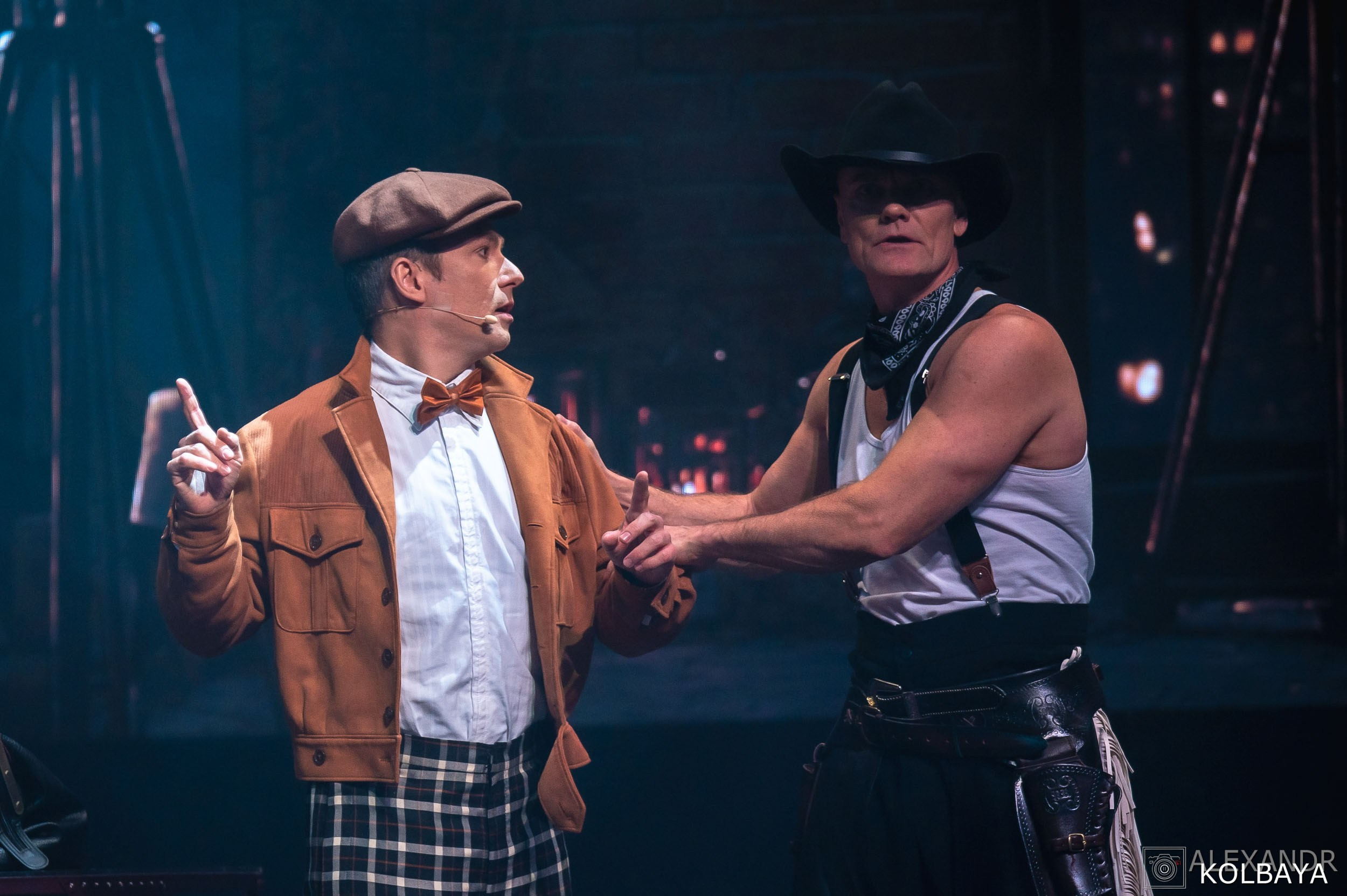 Фотографии со спектакля «Привет, я тетя Чарли». Концертный и театральный репортажный фотограф в Москве Александр Колбая