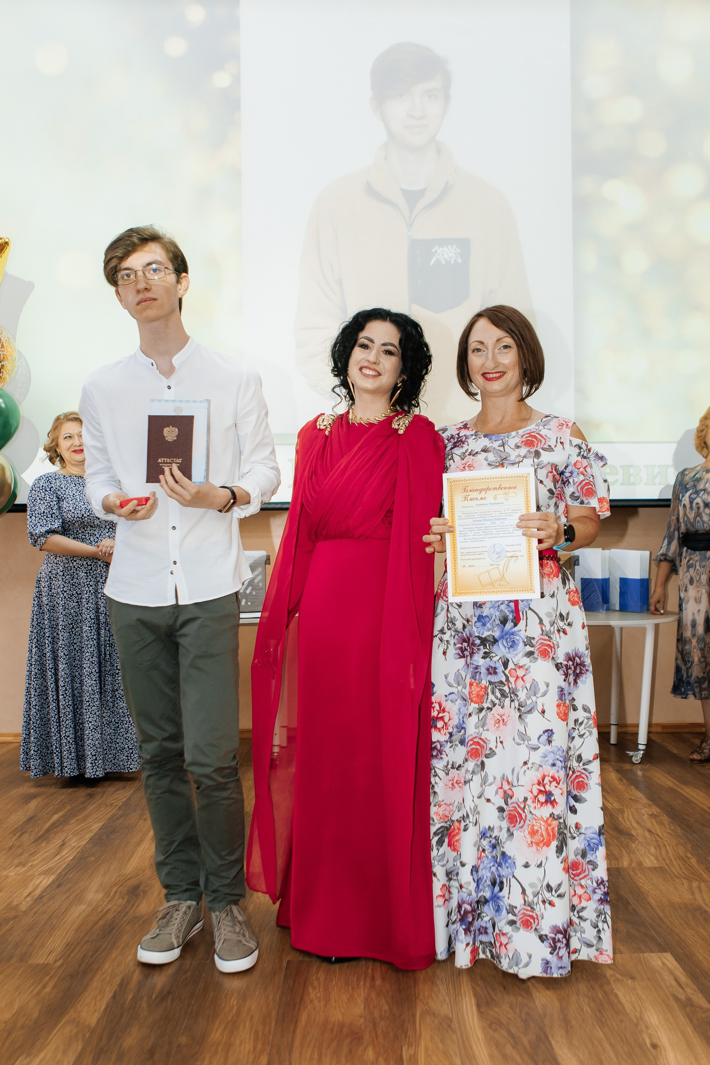 Выпускной Гимназия 12 2024 г. Свадебный и портретный Фотограф в Липецке Дмитрий Котюков