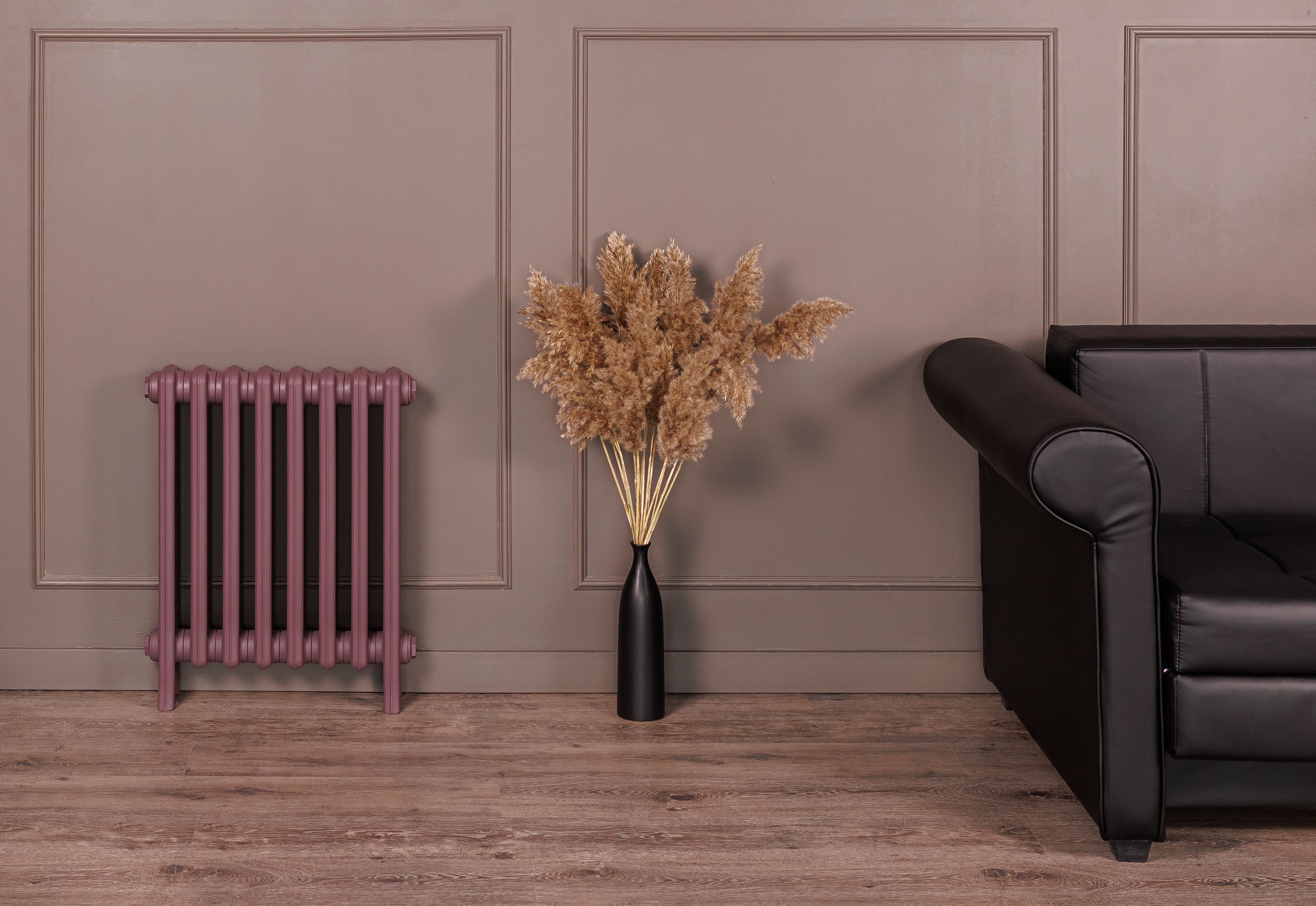 Предметные фотографии дизайнерских радиаторов отопления в стиле ретро