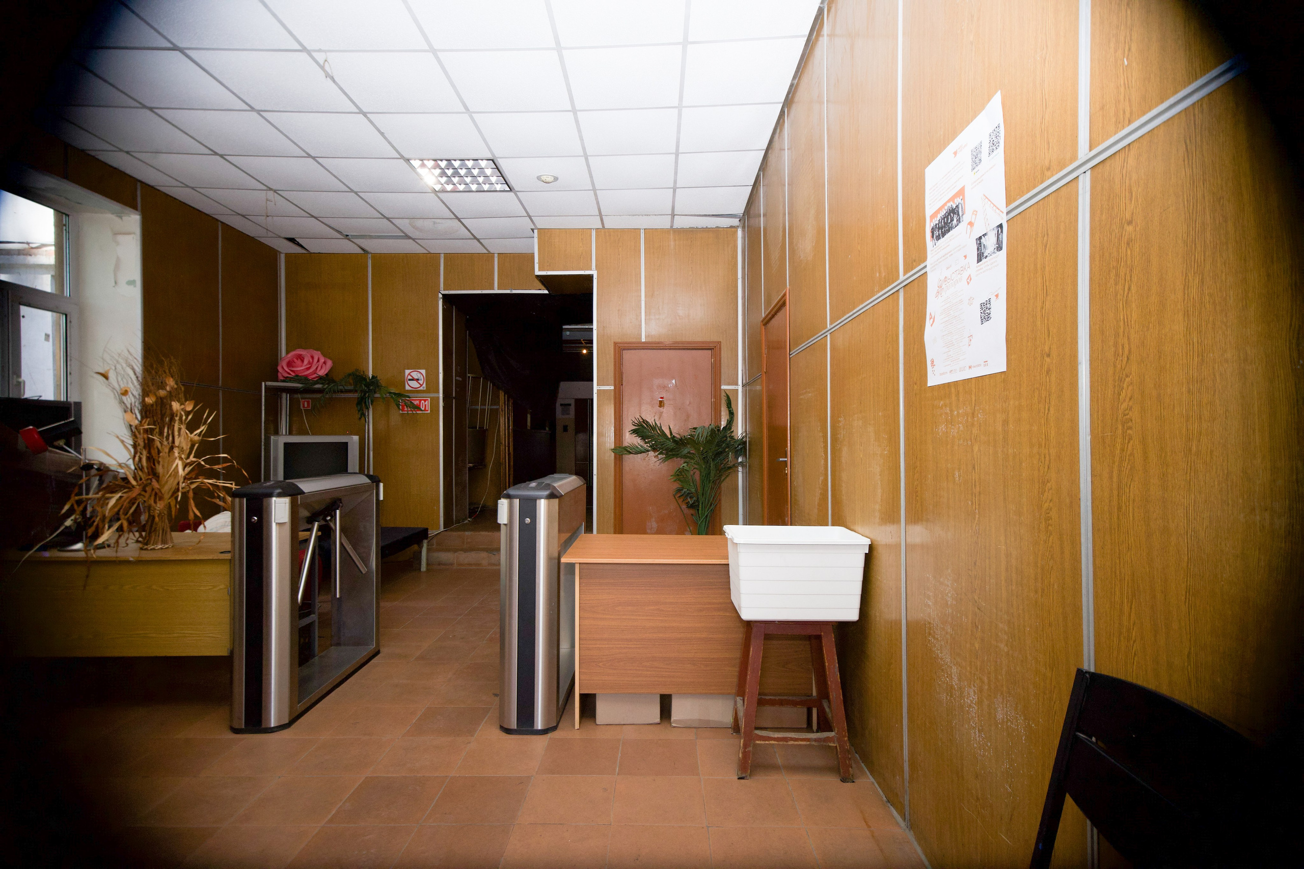 Парадная. Кино в НИИ СНЕГИРИ (Very Strong Place) — Москва