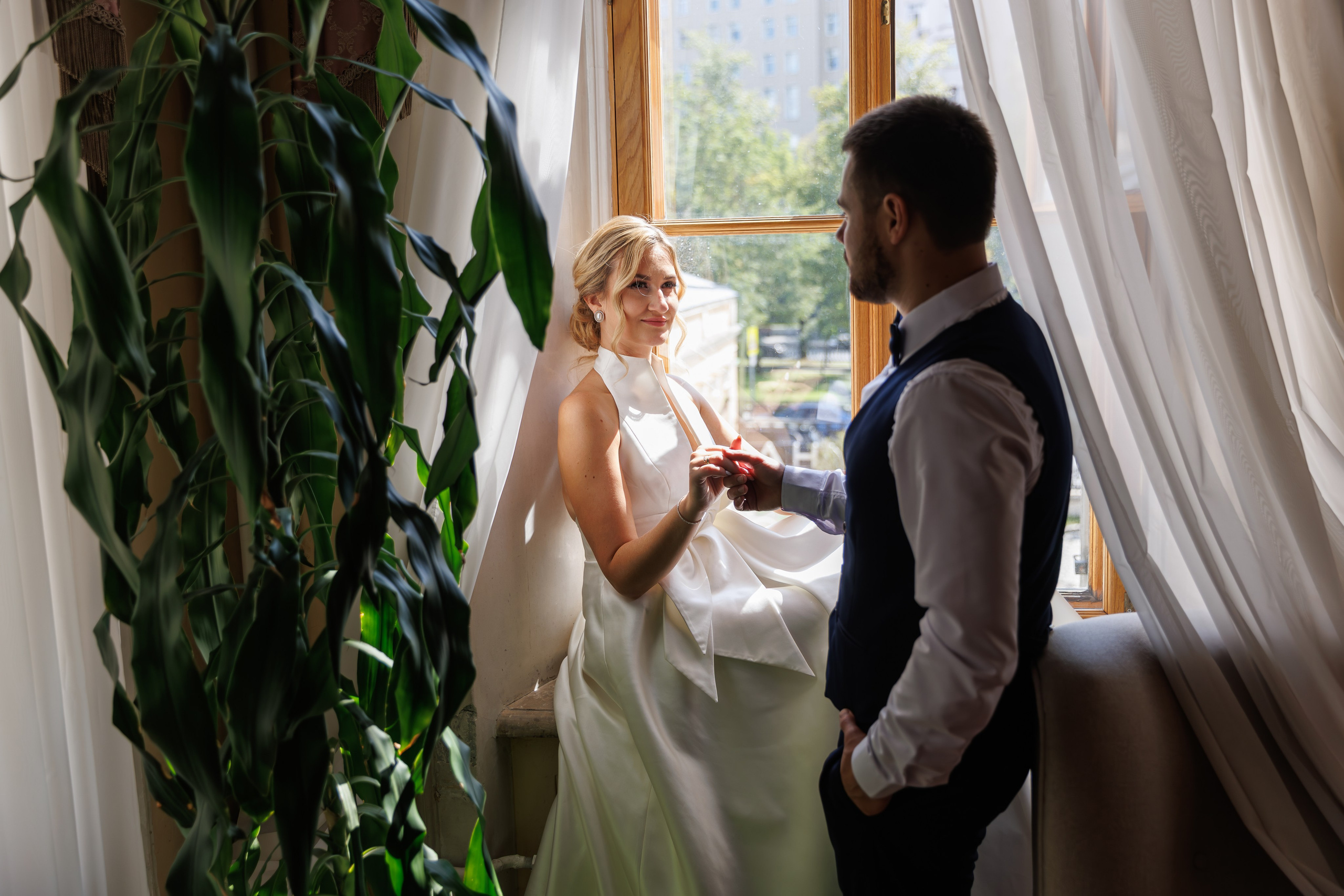 Свадебная фотосессия в библиотеке-читальне им А. С. Пушкина. Свадебный фотограф Москва и МО Сергей Киржаев