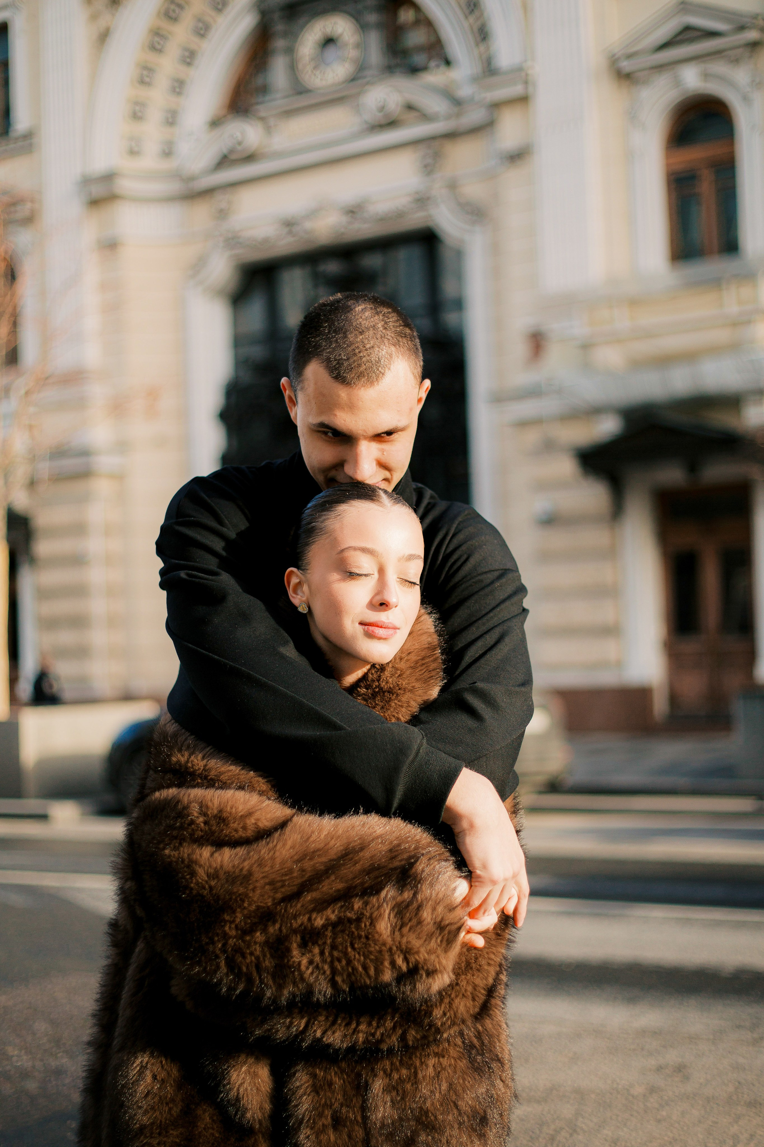Зимняя прогулка Лавстори рядом с ЦУМ'ом, свадебный фотограф Москва
