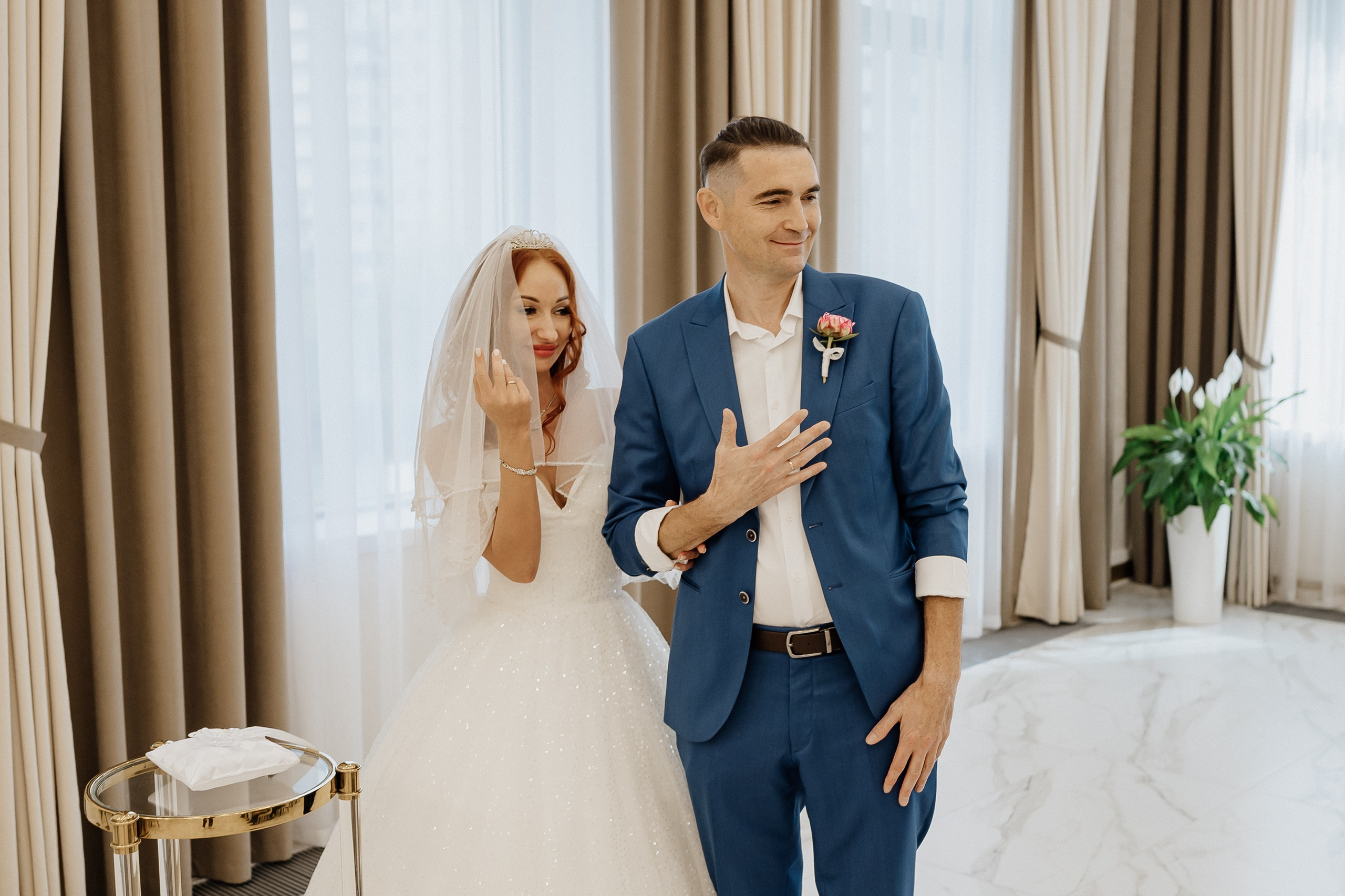 Жених и невеста во дворце бракосочетания Южное Бутово