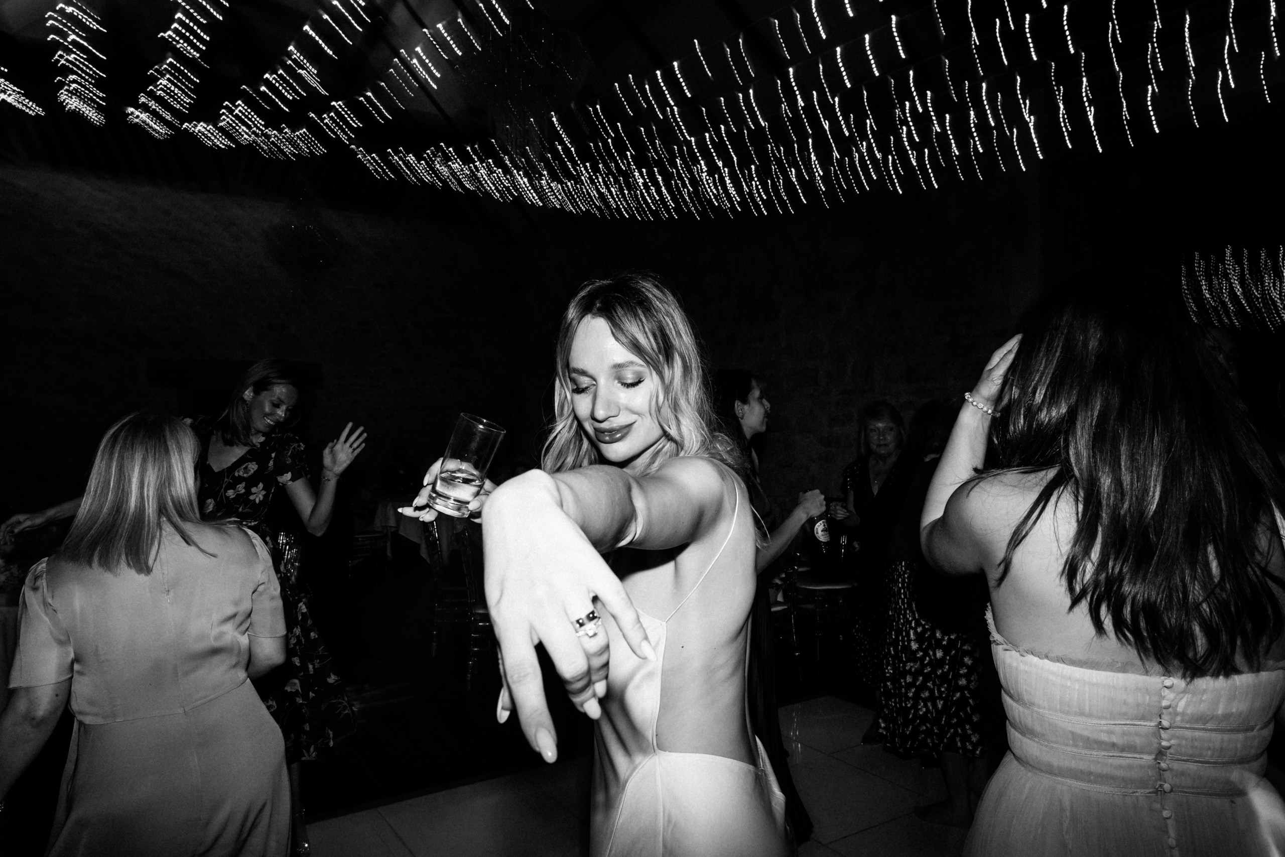 Ana & Tom Wedding at Notley Abbey. Moments Catchers — Wedding Photography & Video Duo in London