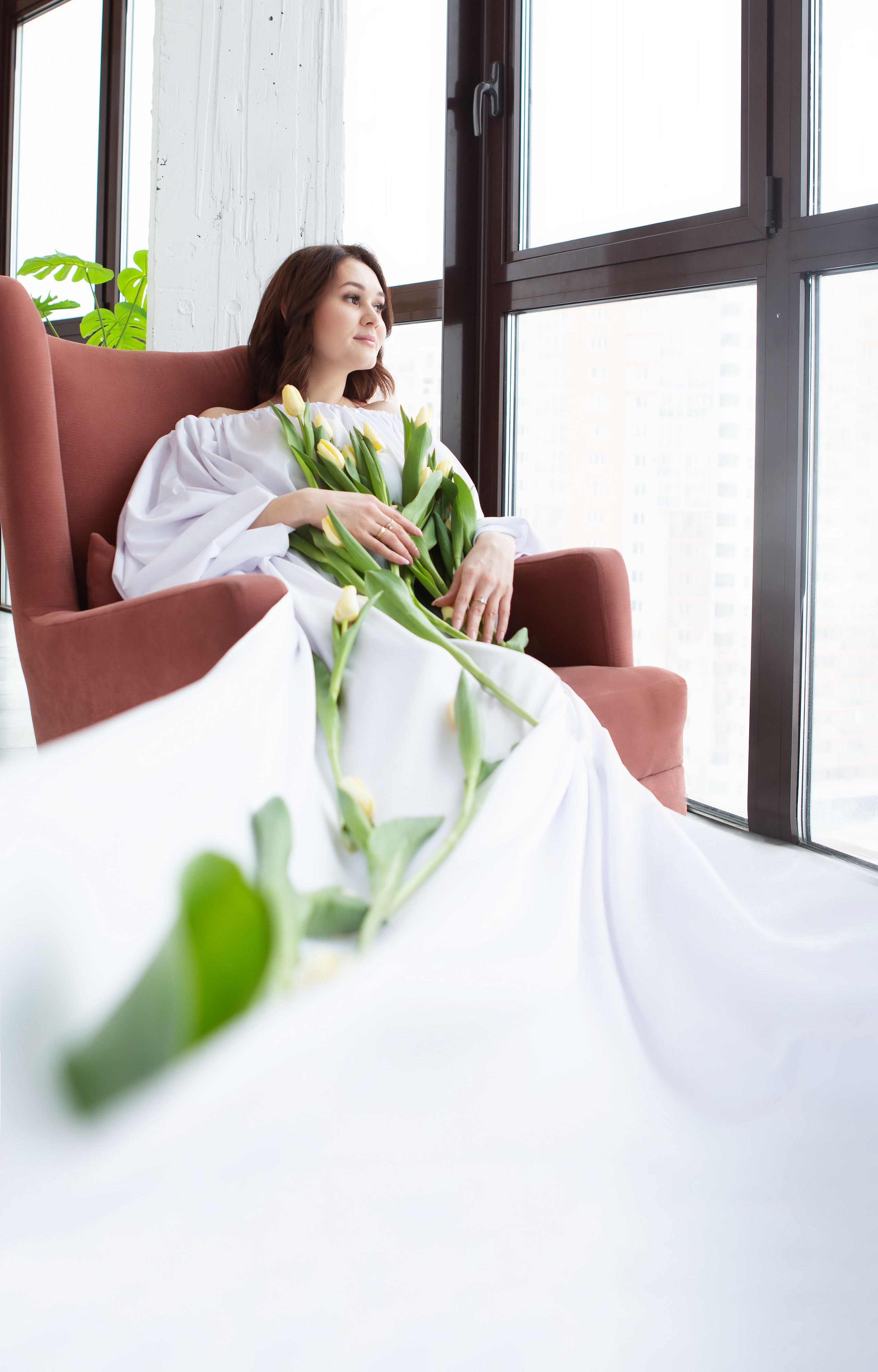 Анжелика и тюльпаны. Бигильдина Роза фотограф в Челябинске. Выпускные альбомы