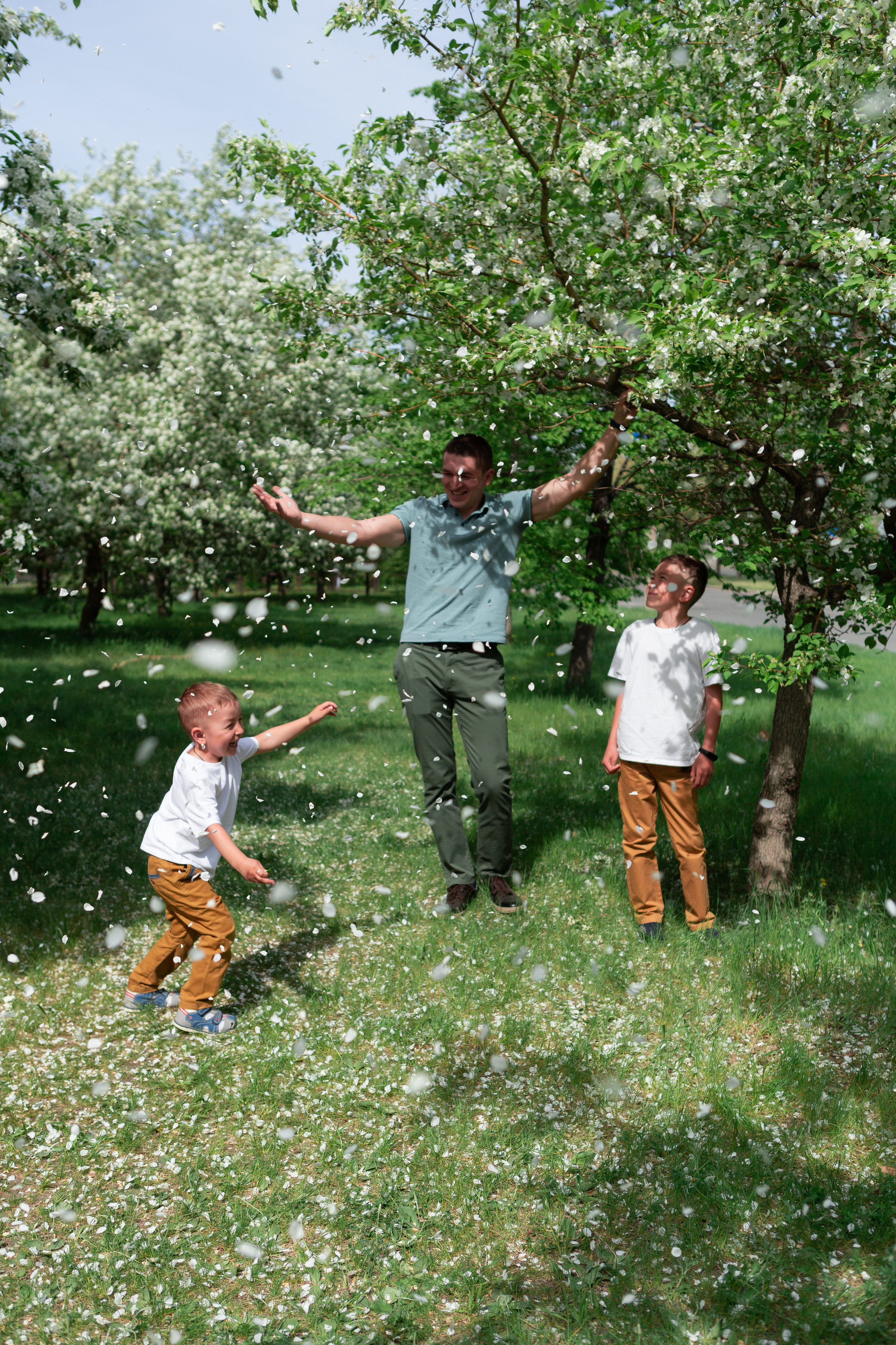 Цветущий май. Бигильдина Роза фотограф в Челябинске. Выпускные альбомы