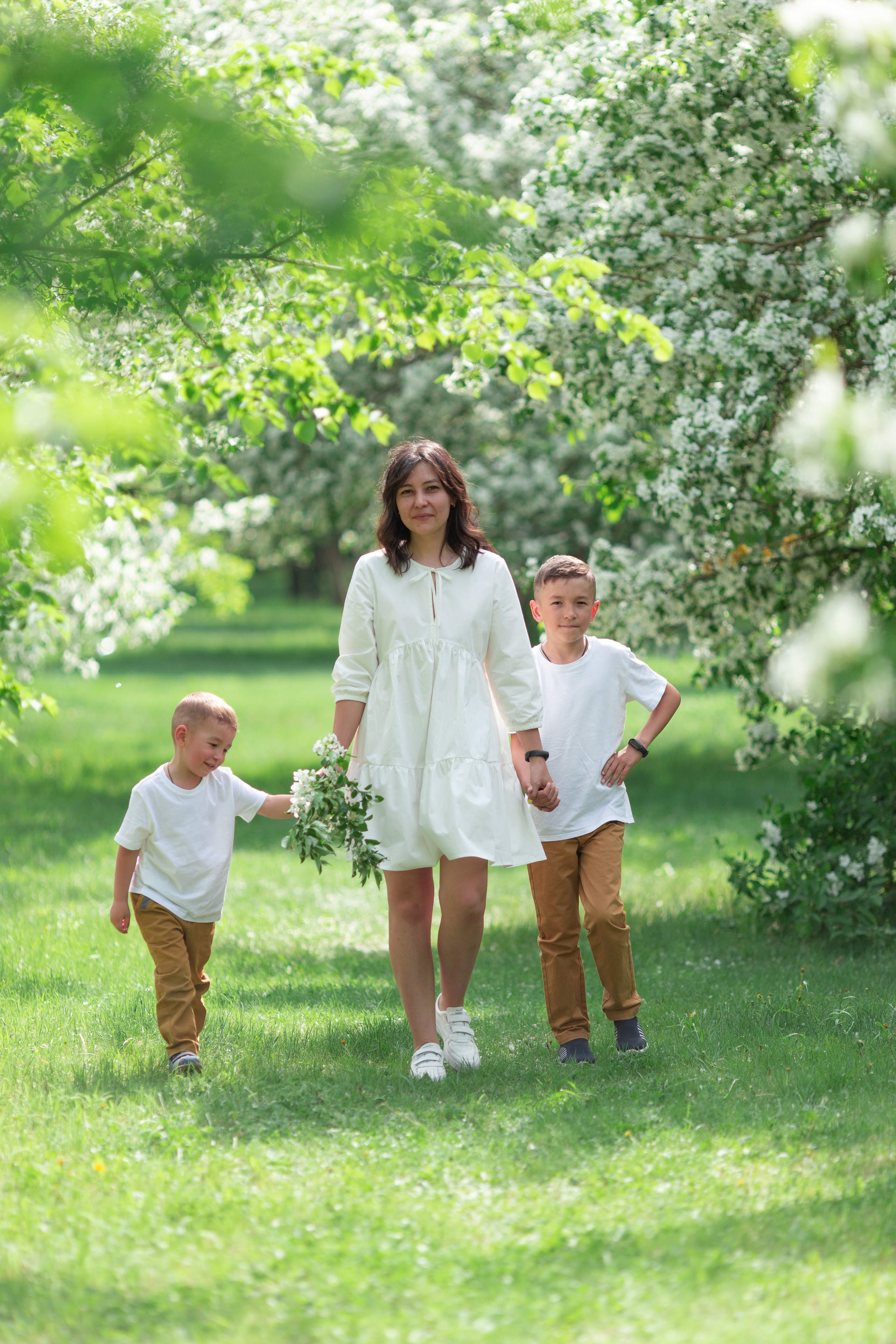 Цветущий май. Бигильдина Роза фотограф в Челябинске. Выпускные альбомы