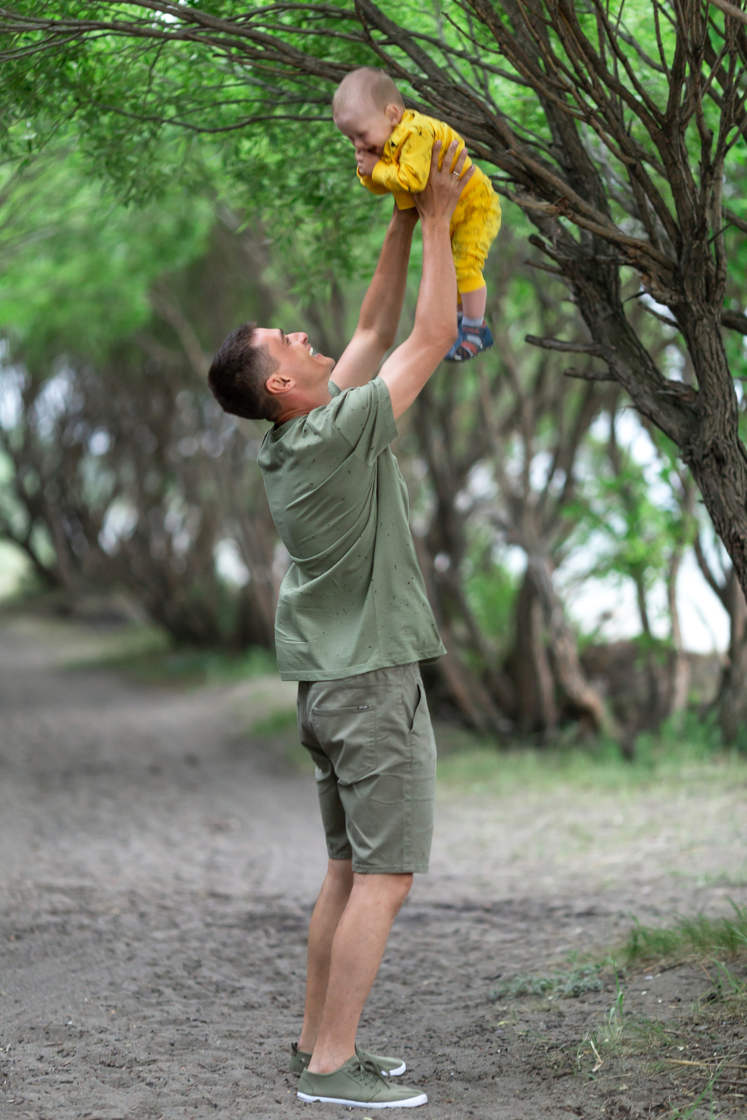 Прогулочная фотосессия красивой семьи на озере. Бигильдина Роза фотограф в Челябинске. Выпускные альбомы