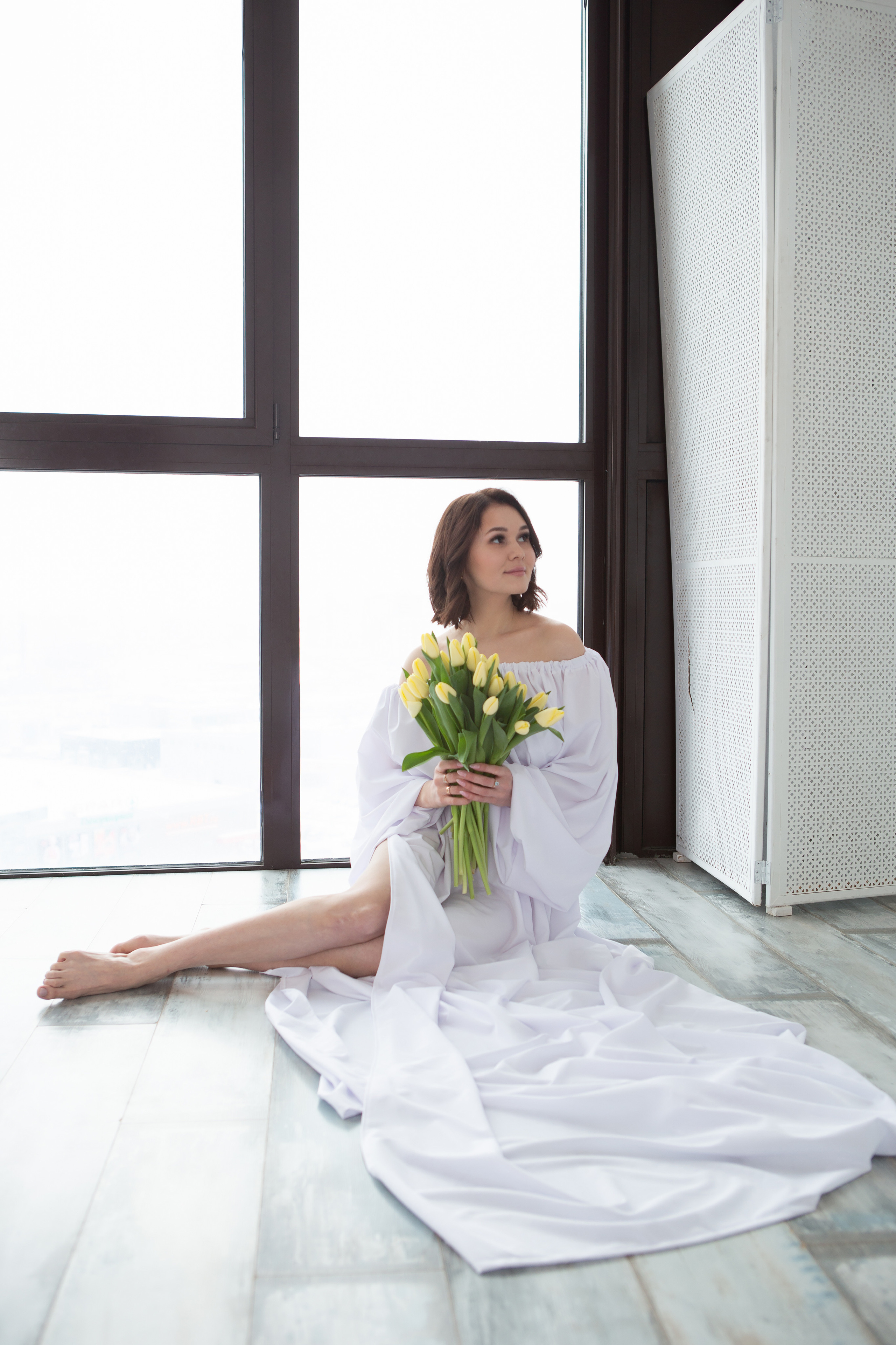 Анжелика и тюльпаны. Бигильдина Роза фотограф в Челябинске. Выпускные альбомы