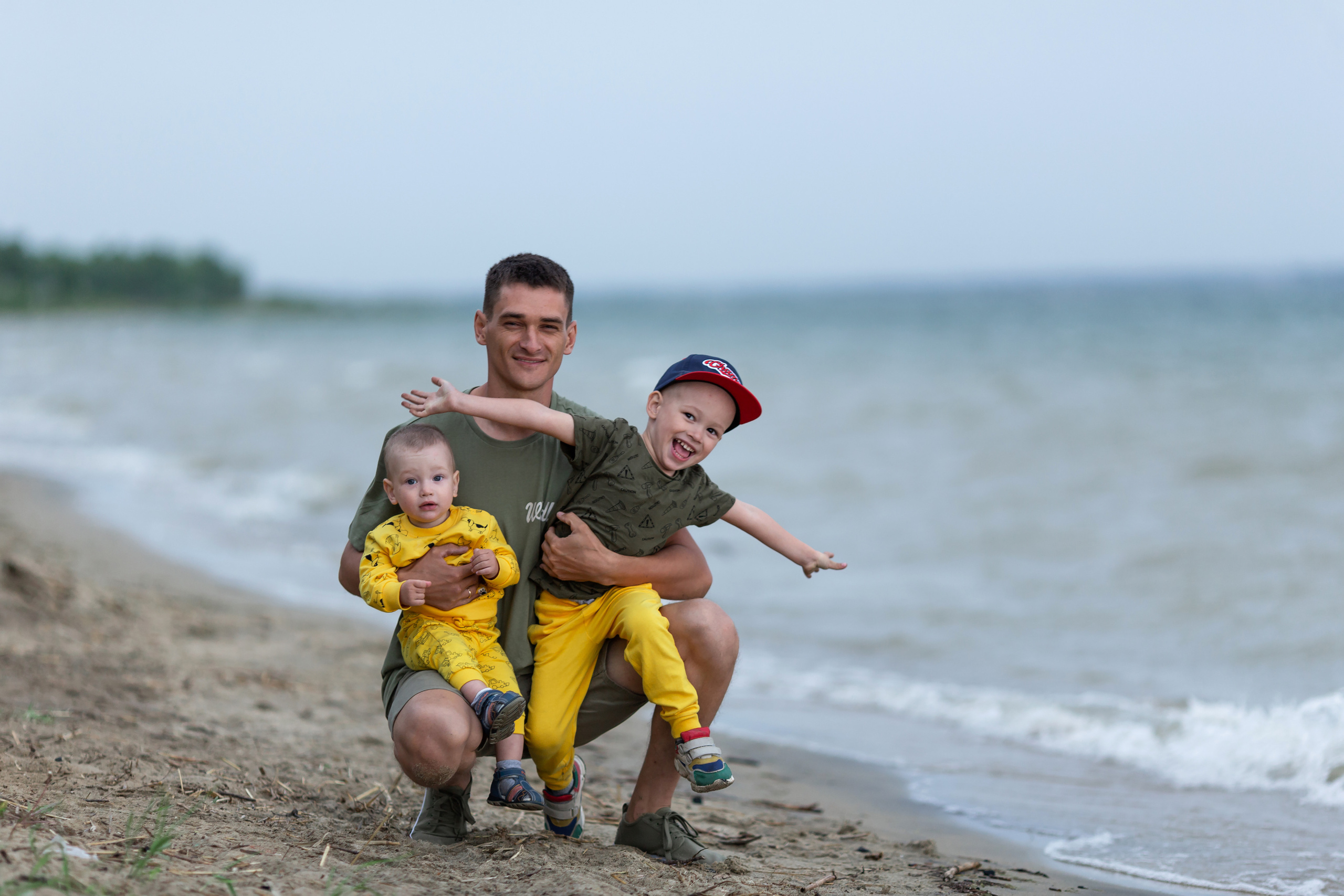 Прогулочная фотосессия красивой семьи на озере. Бигильдина Роза фотограф в Челябинске. Выпускные альбомы