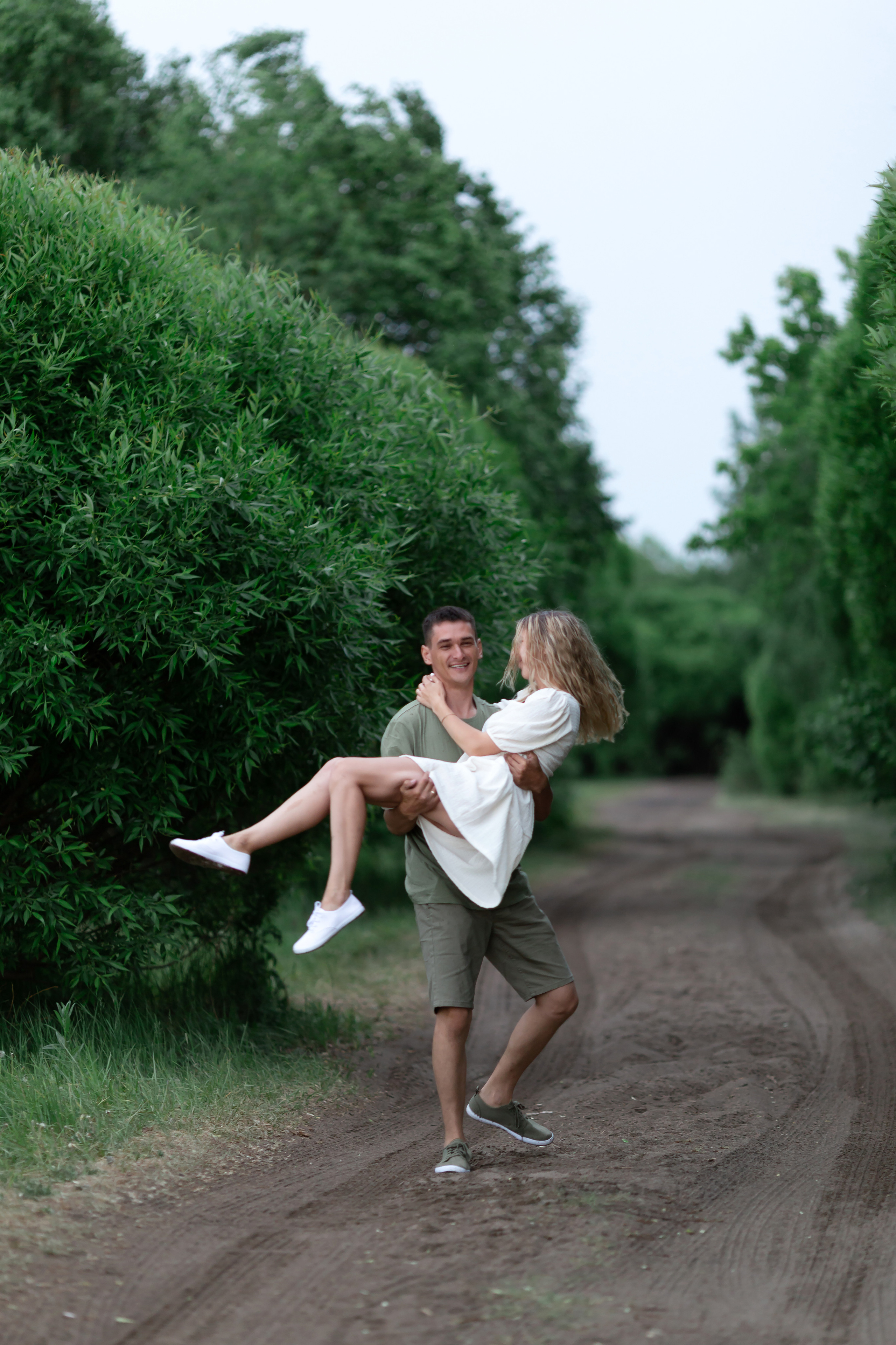 Прогулочная фотосессия красивой семьи на озере. Бигильдина Роза фотограф в Челябинске. Выпускные альбомы