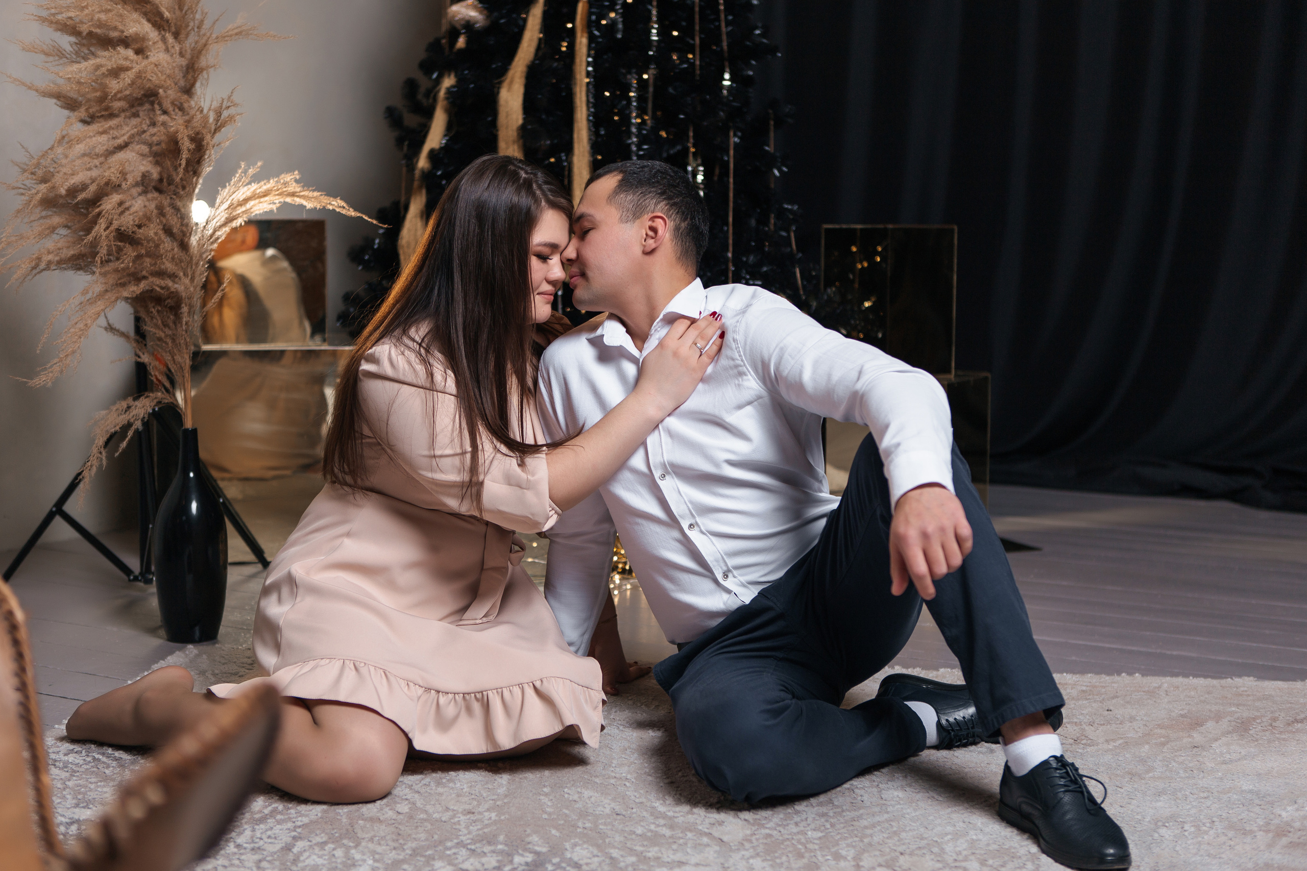 Lovestory в фотостудии. Бигильдина Роза фотограф в Челябинске. Выпускные альбомы