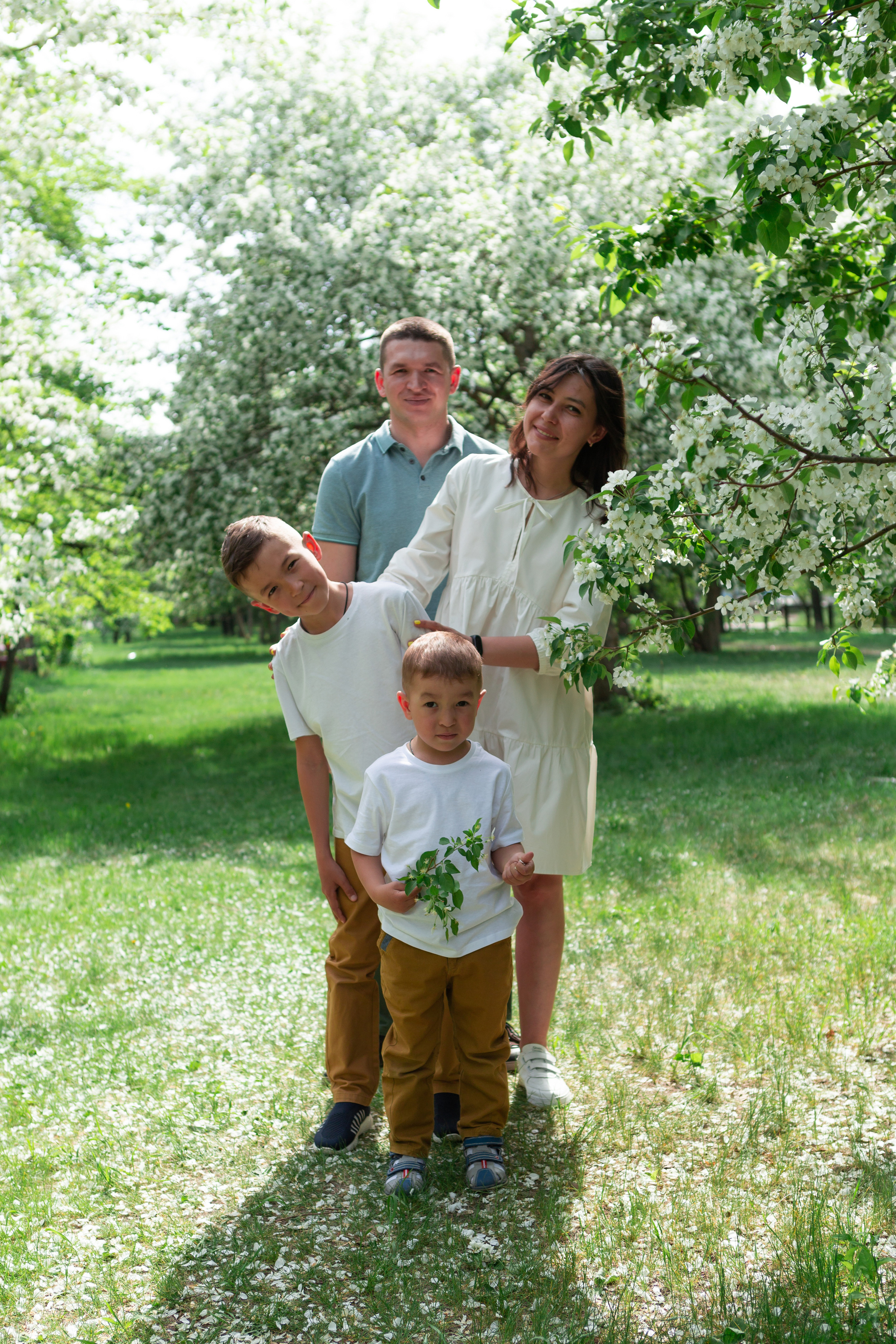 Цветущий май. Бигильдина Роза фотограф в Челябинске. Выпускные альбомы