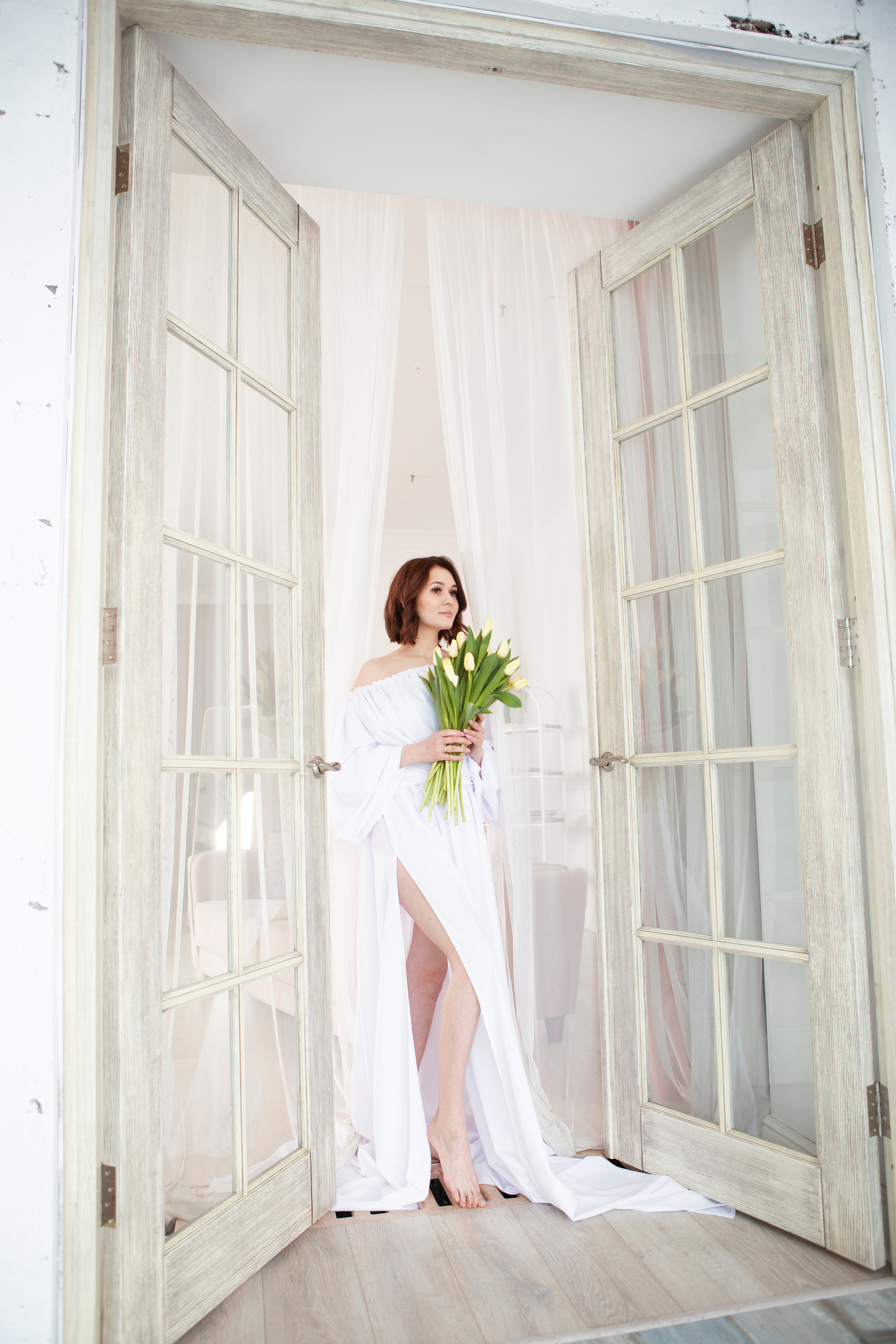 Анжелика и тюльпаны. Бигильдина Роза фотограф в Челябинске. Выпускные альбомы