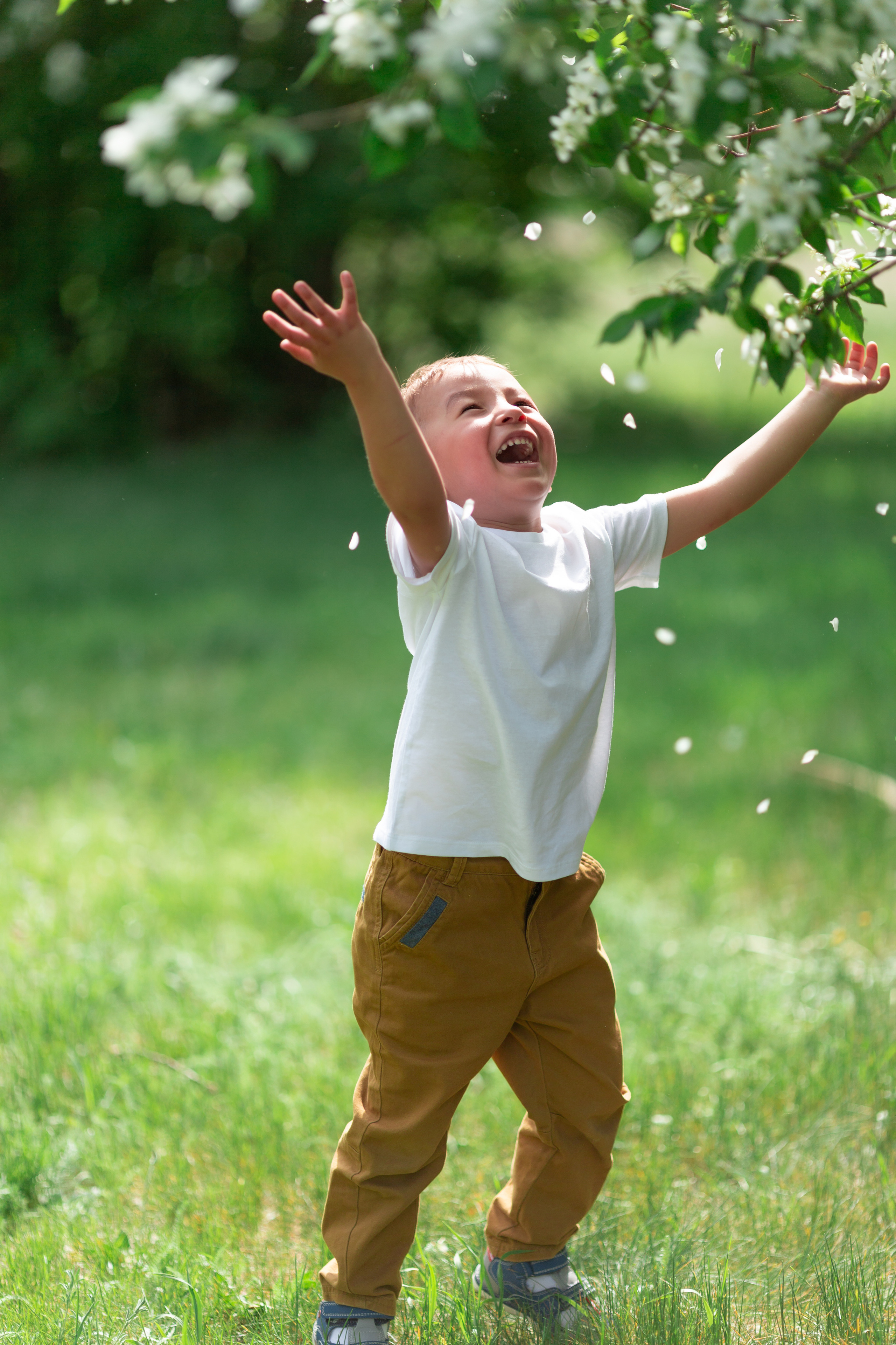 Цветущий май. Бигильдина Роза фотограф в Челябинске. Выпускные альбомы