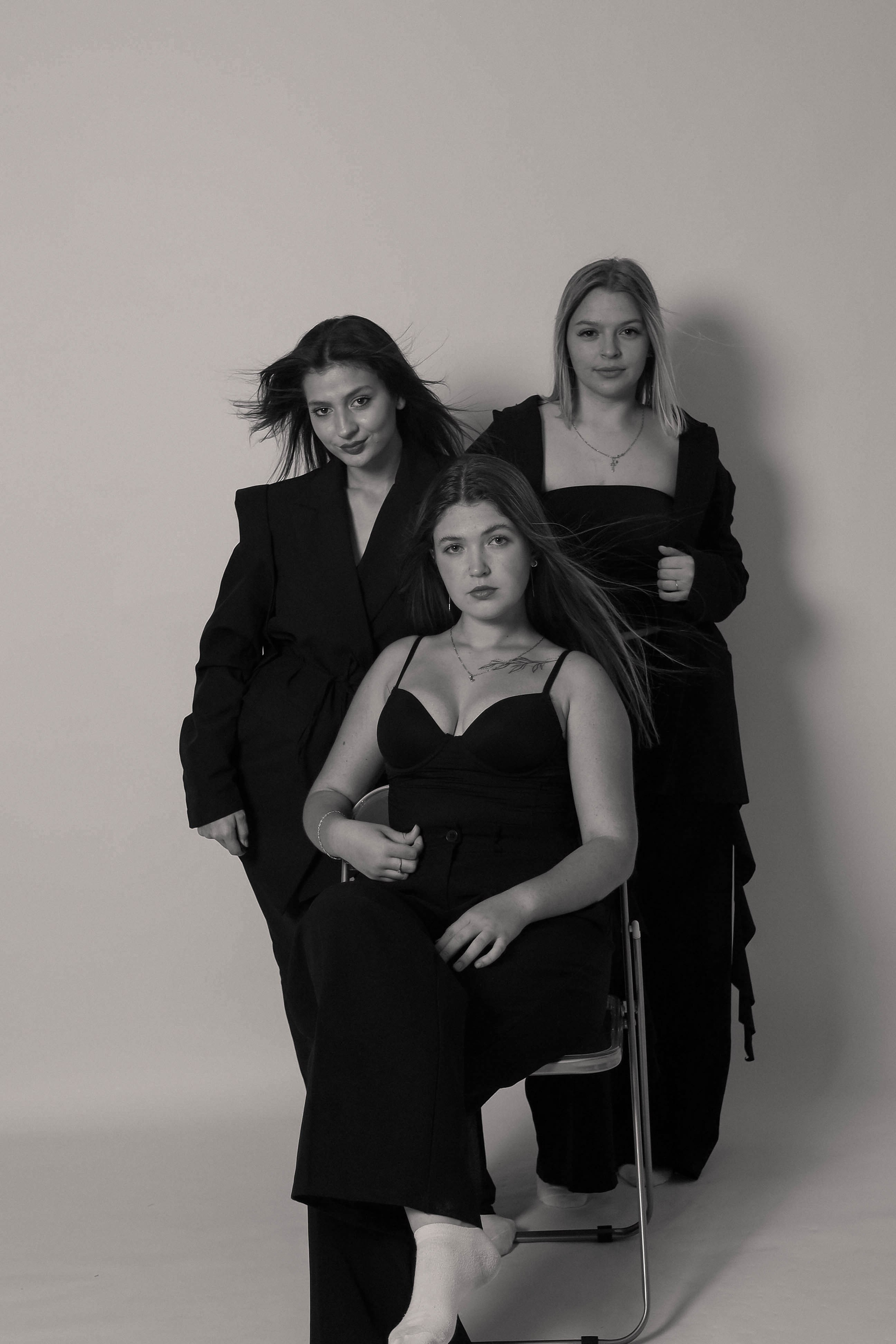 Белый фон ЧБ. Фотостудия без фотографа в Мозыре «Селфи»