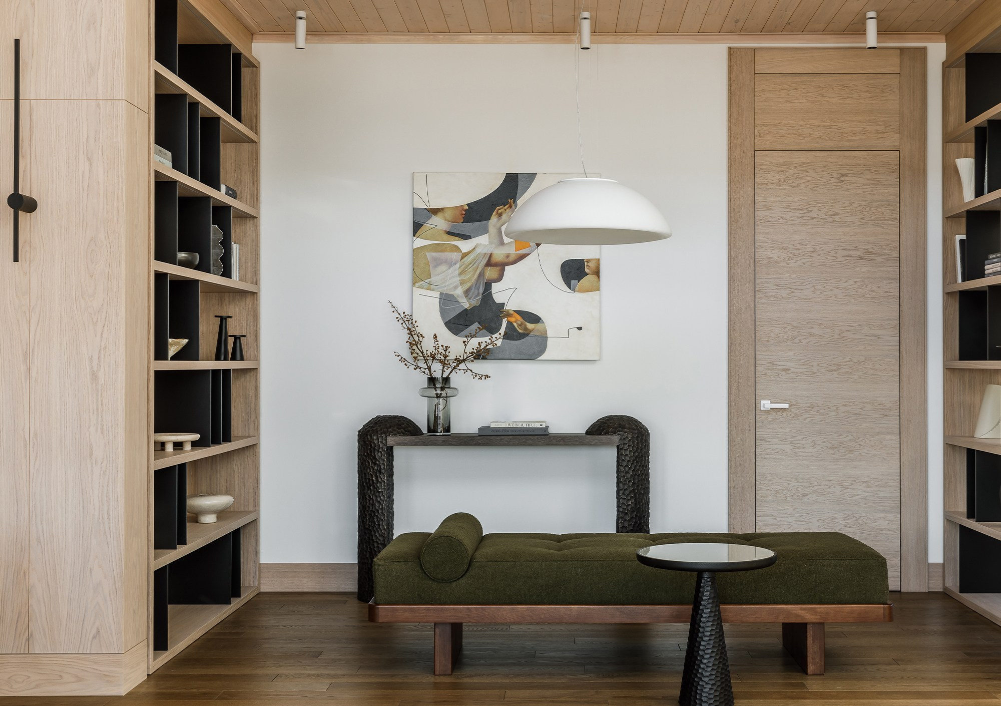 Фото. Художник-абстракционист Ольга Рикун. Москва