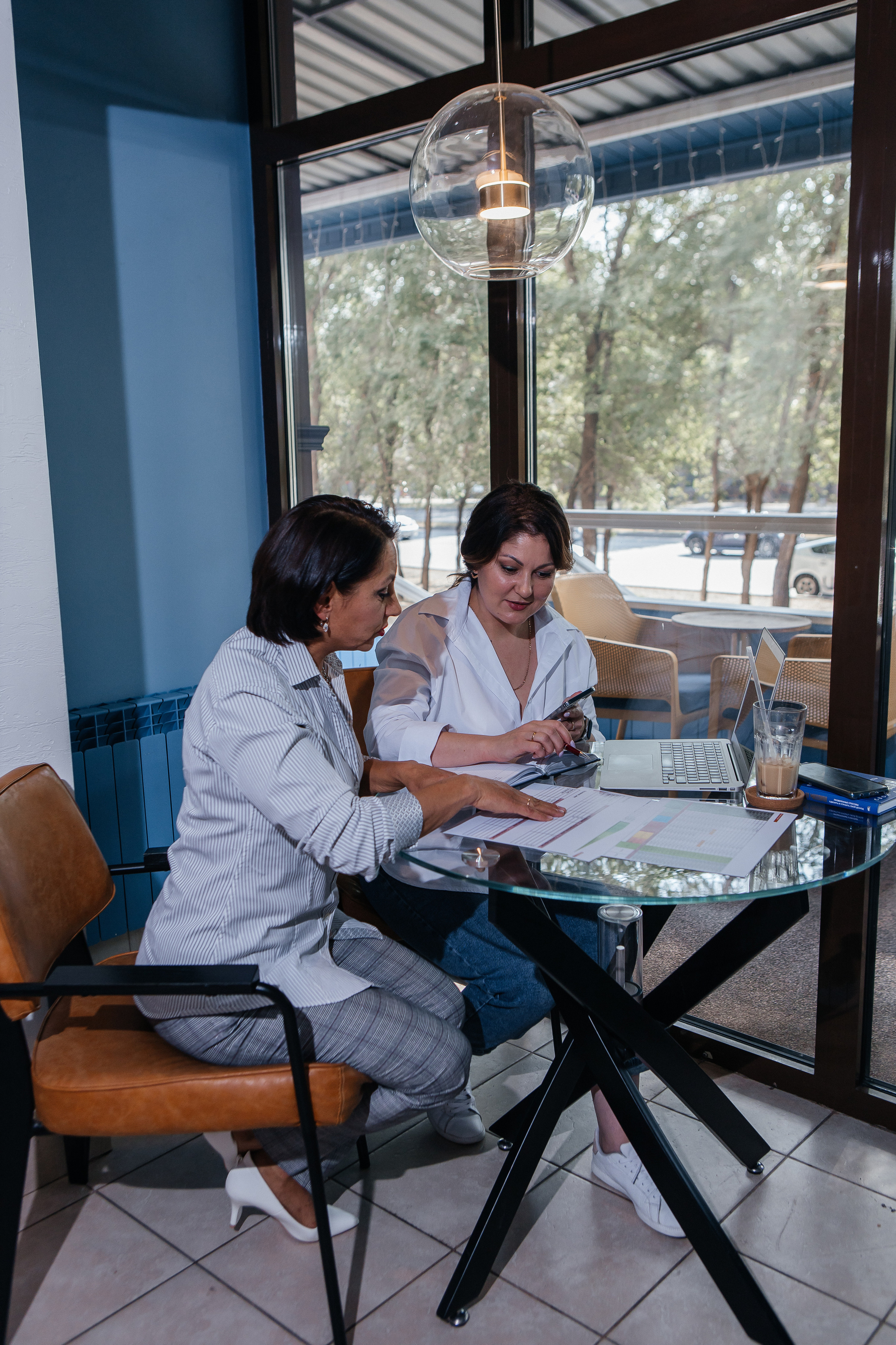 Контент-съёмка для финансового советника Любовь Черёмина. Контент-фотограф в Абакане Наталья Нагибина